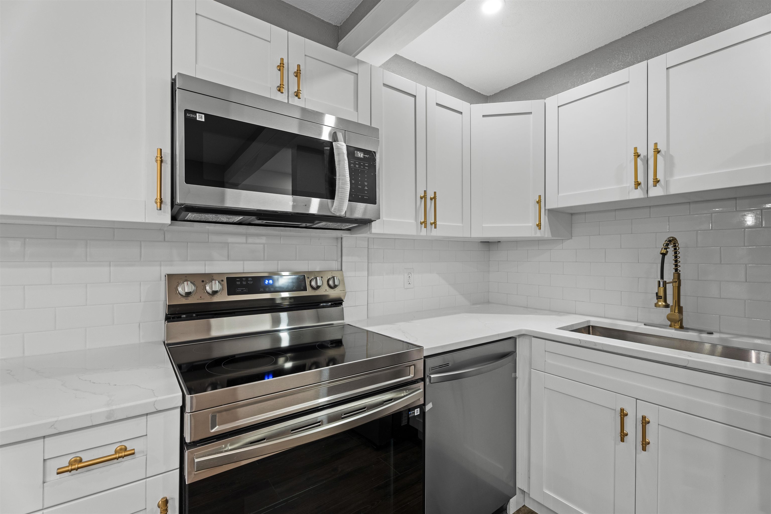 Image 18 of 50 For 136 Washington St