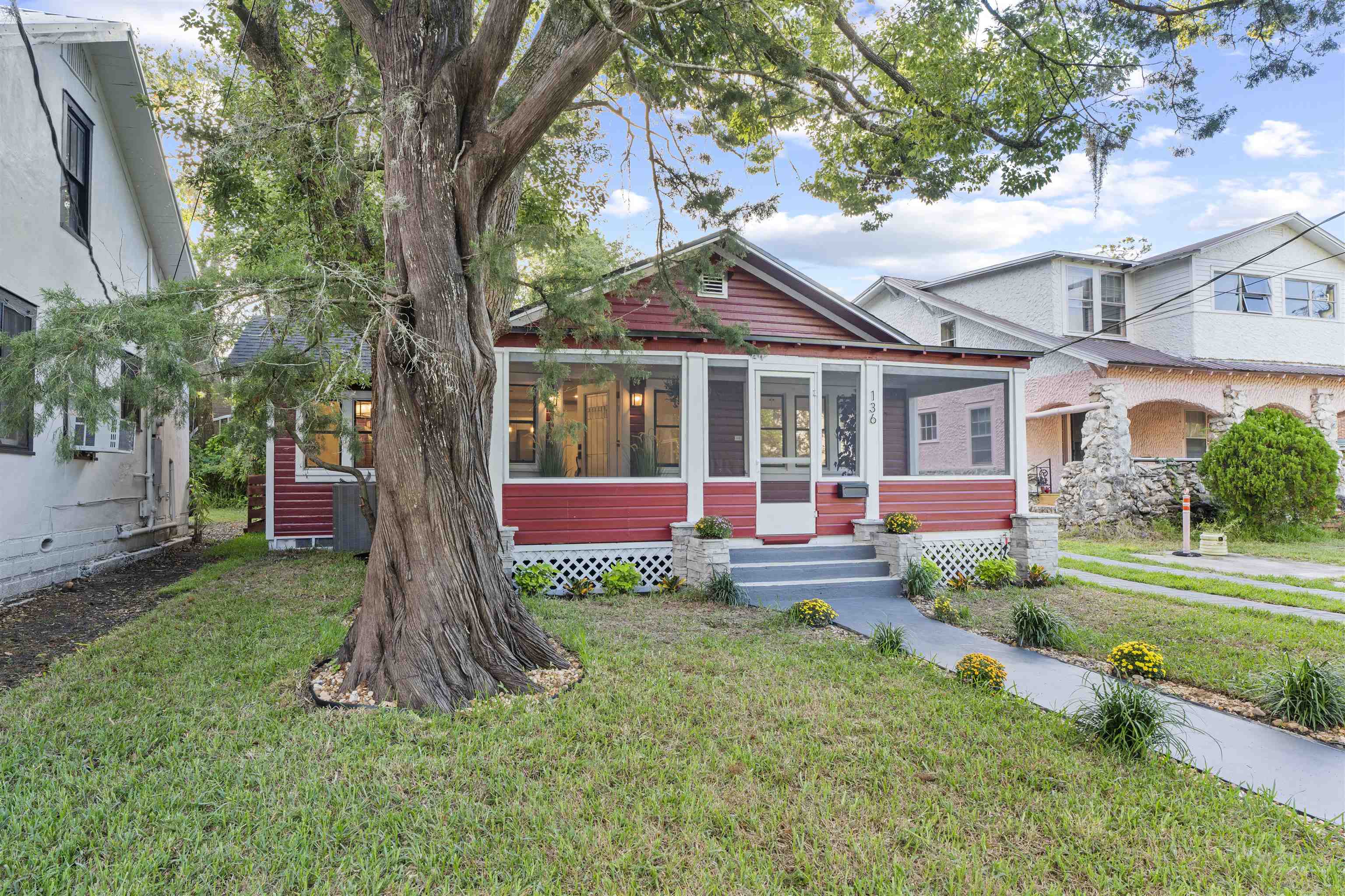 Image 2 of 50 For 136 Washington St