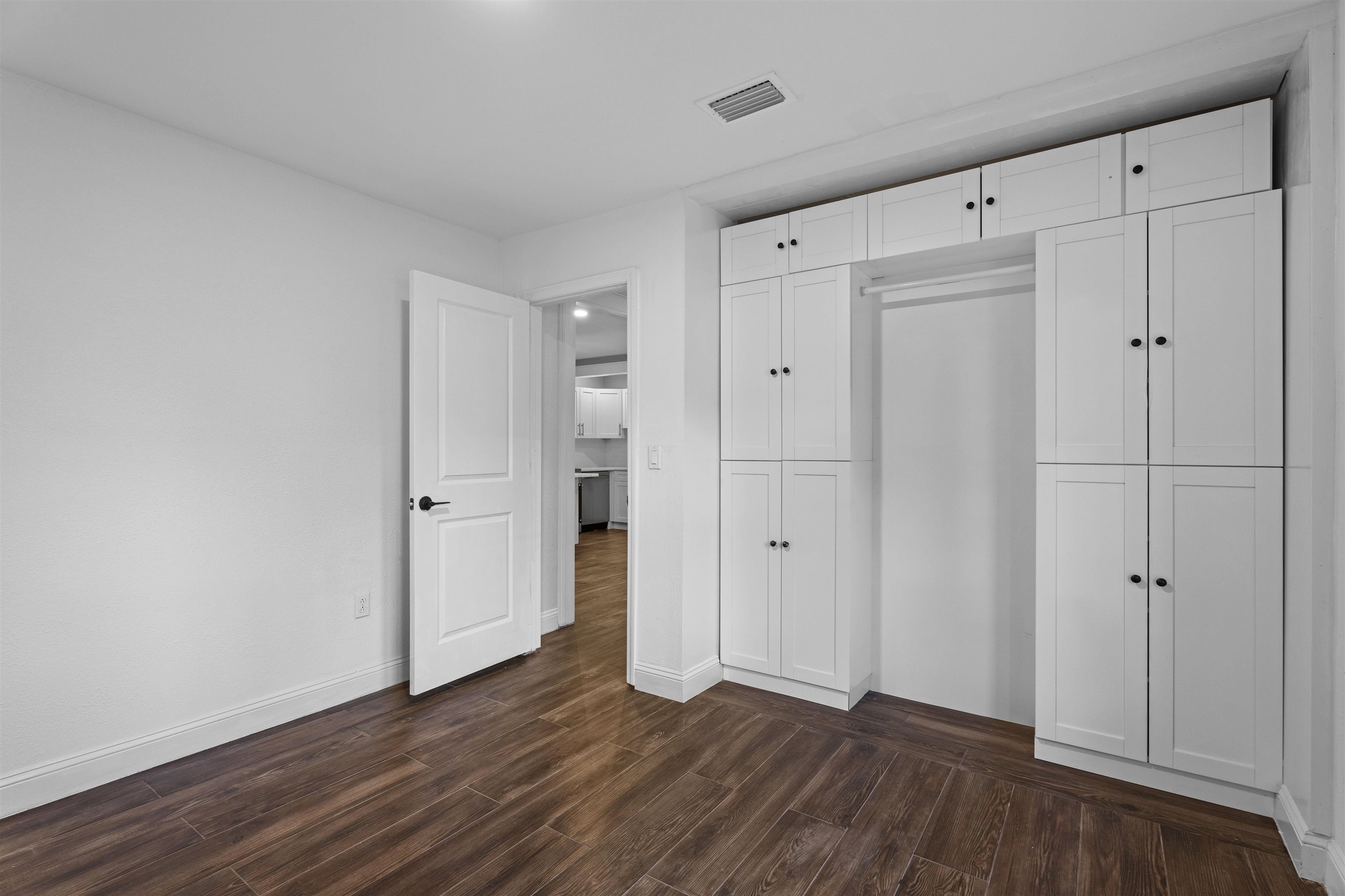 Image 21 of 50 For 136 Washington St