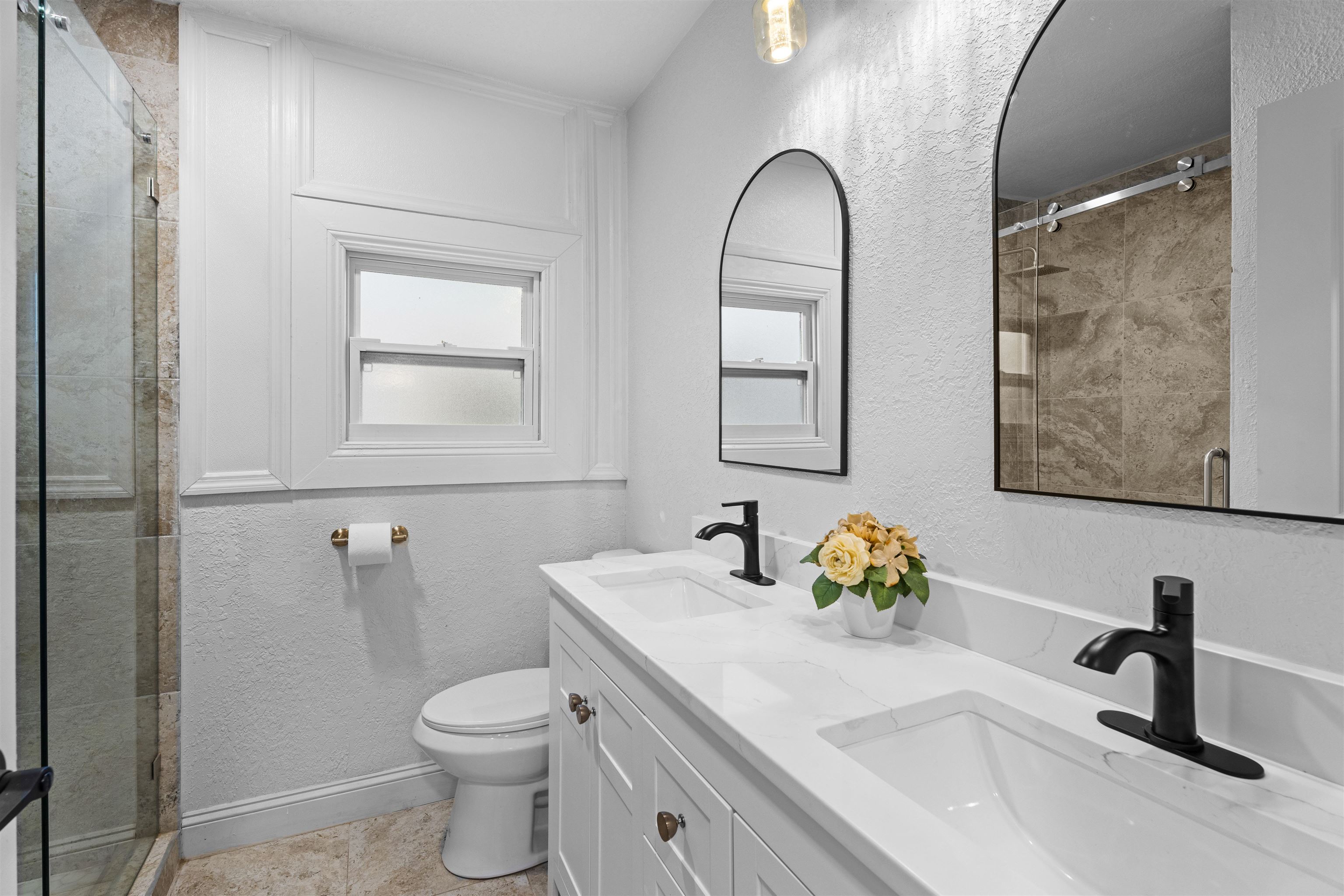 Image 22 of 50 For 136 Washington St