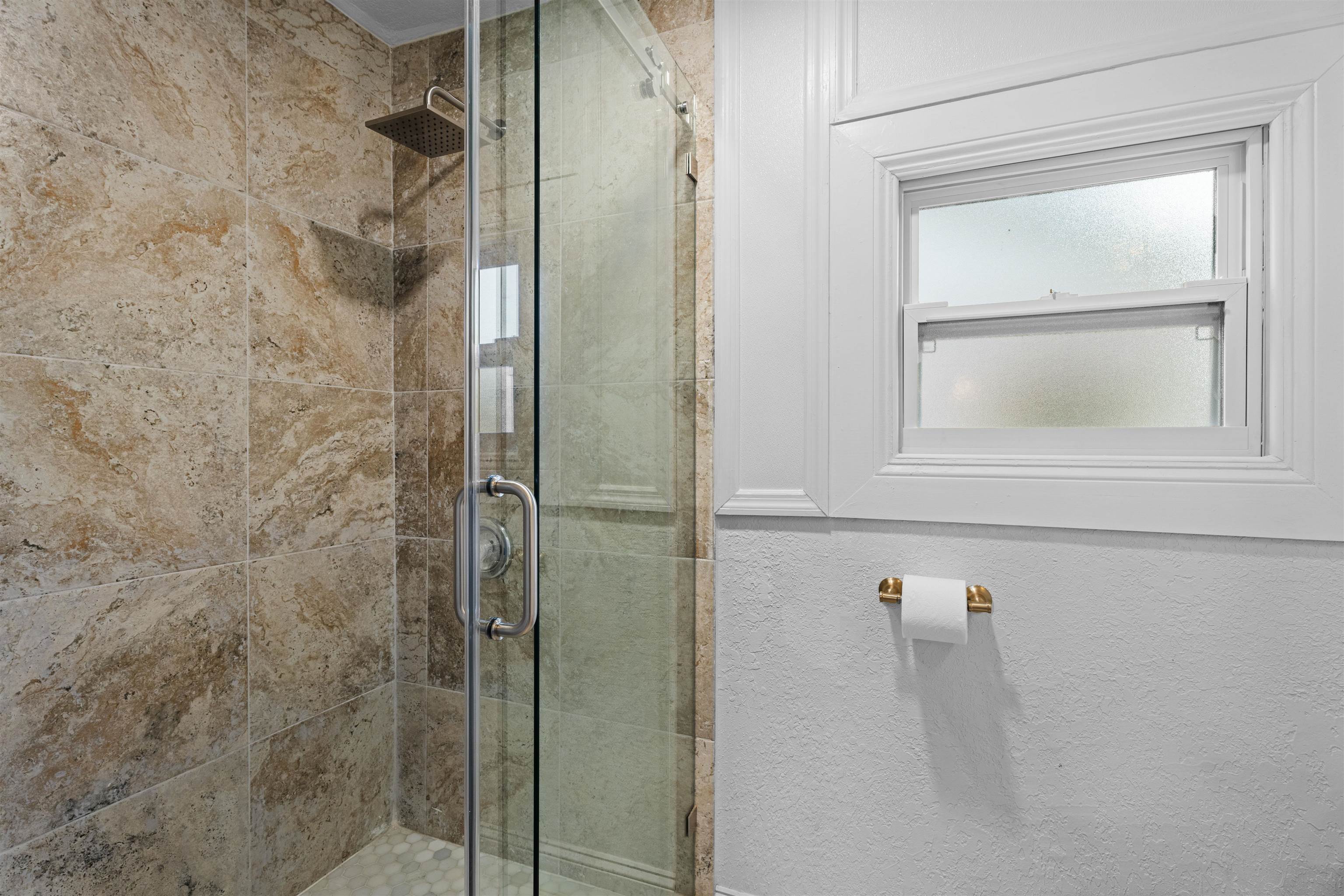 Image 23 of 50 For 136 Washington St