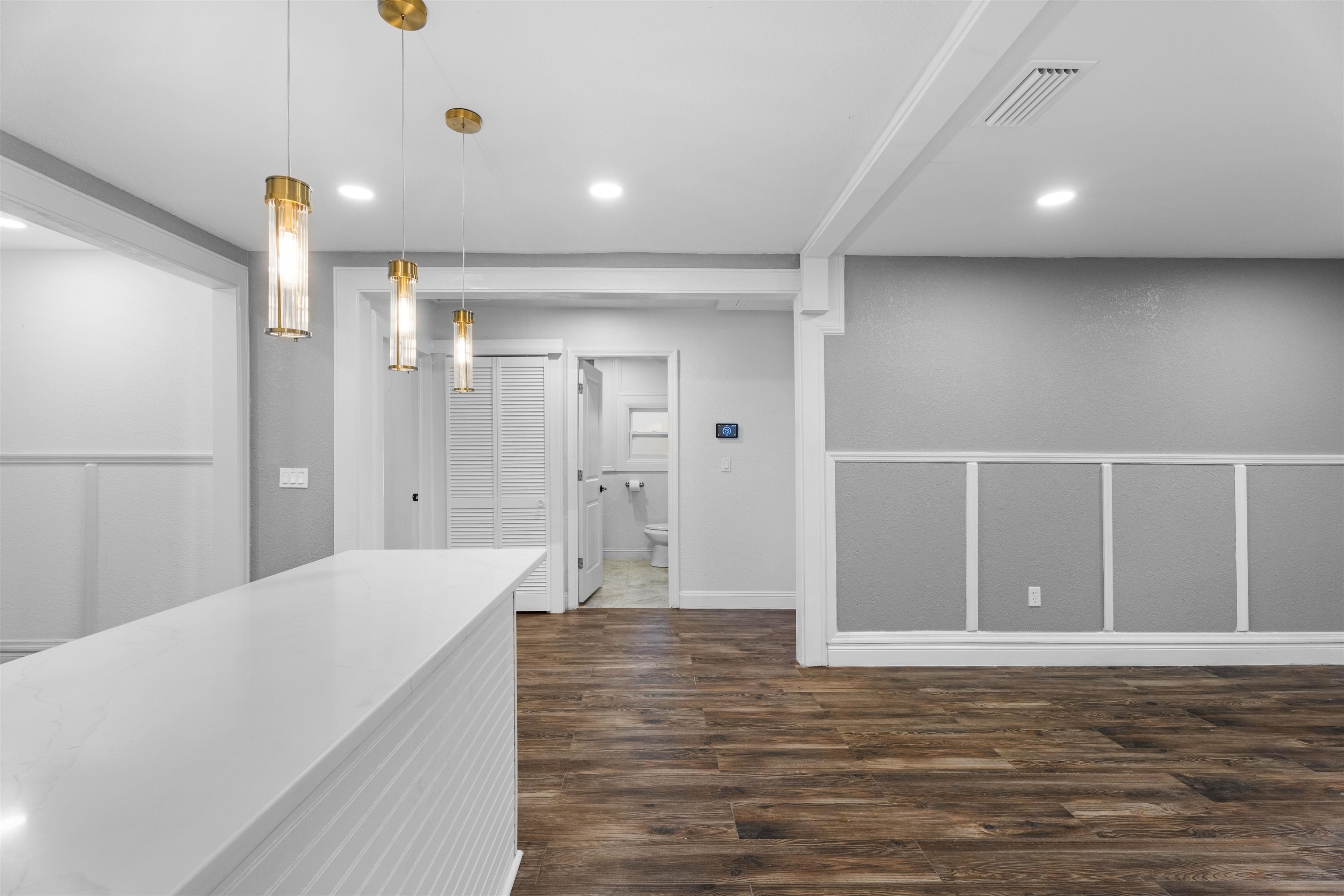 Image 26 of 50 For 136 Washington St