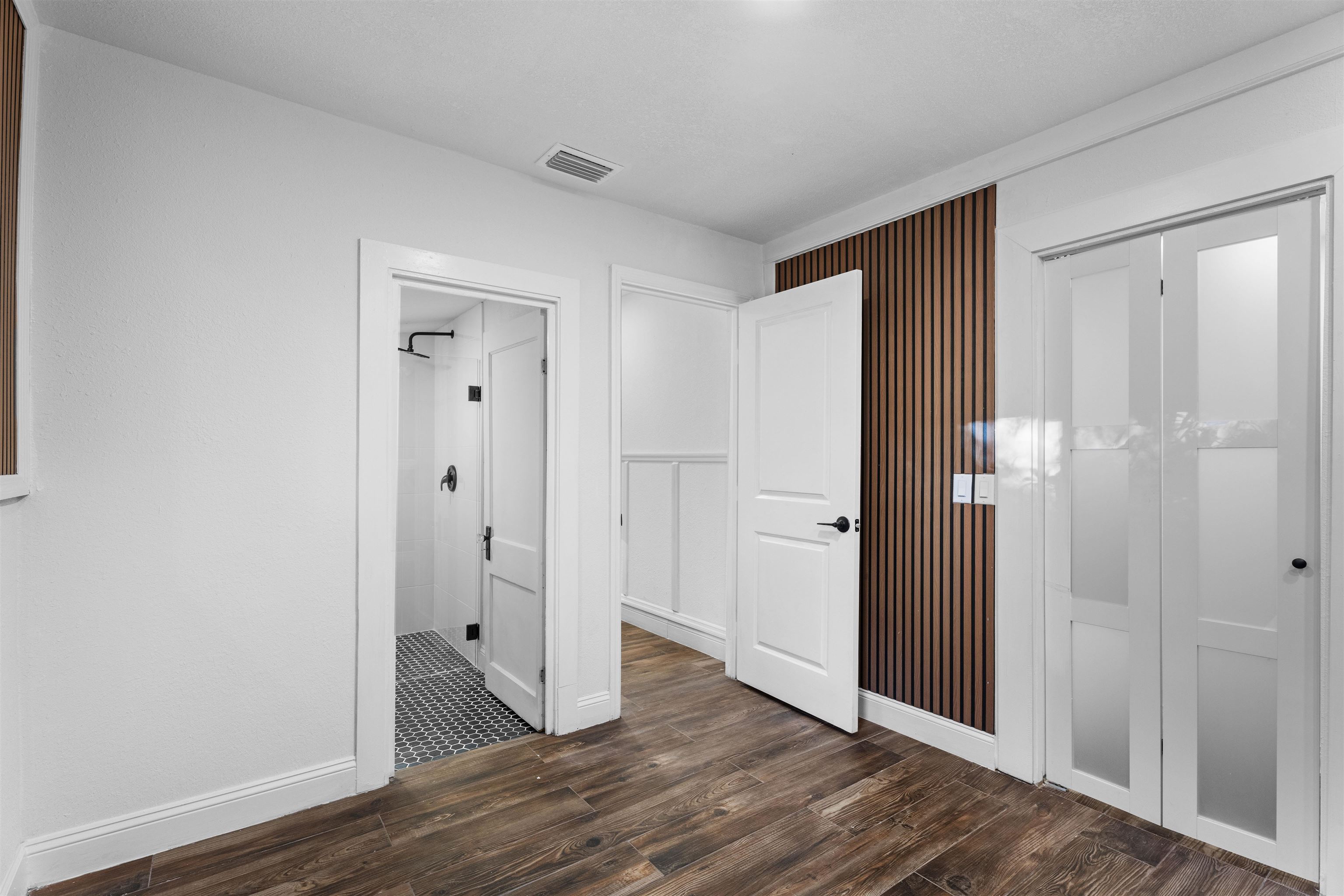 Image 28 of 50 For 136 Washington St