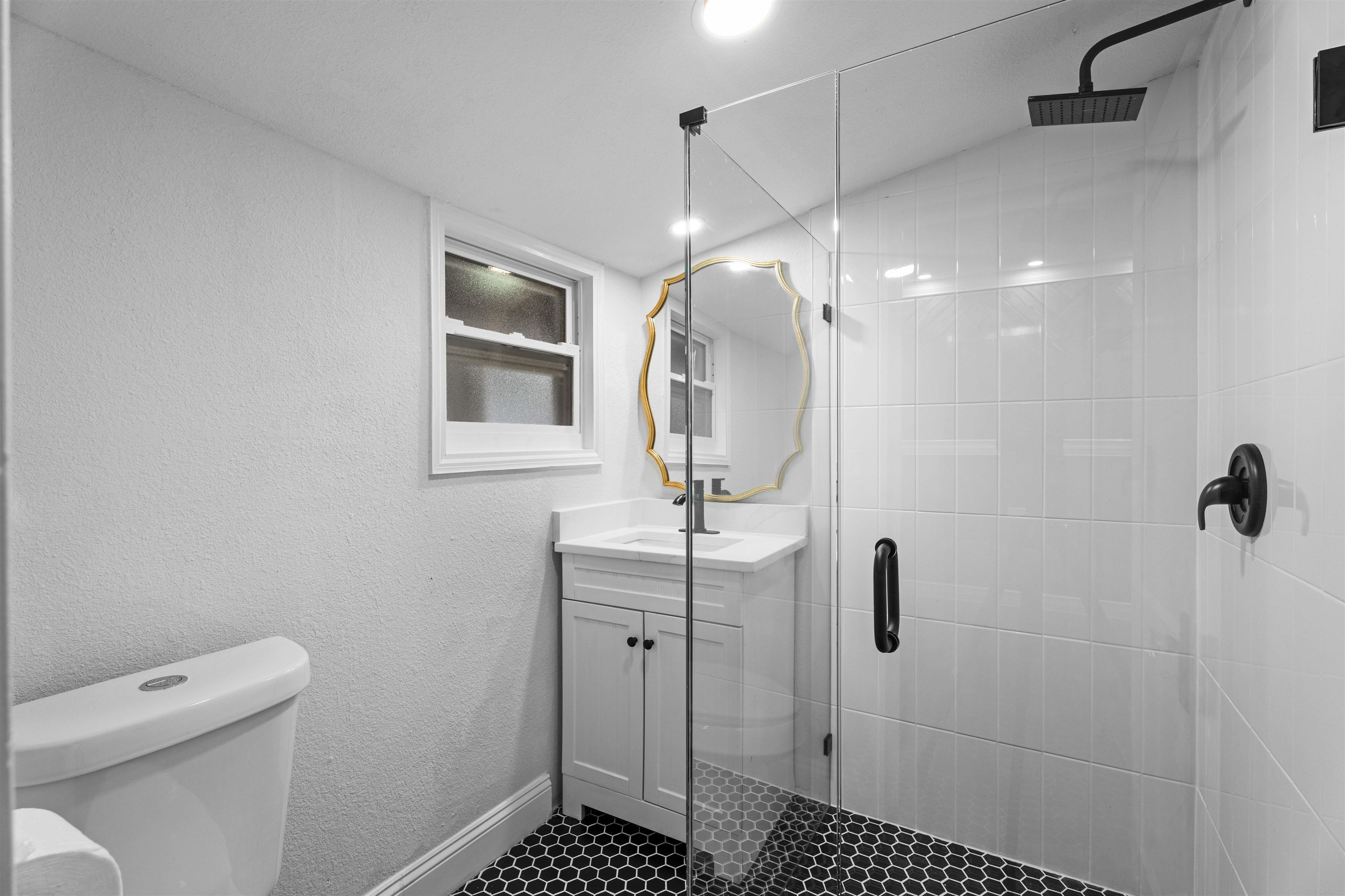 Image 30 of 50 For 136 Washington St