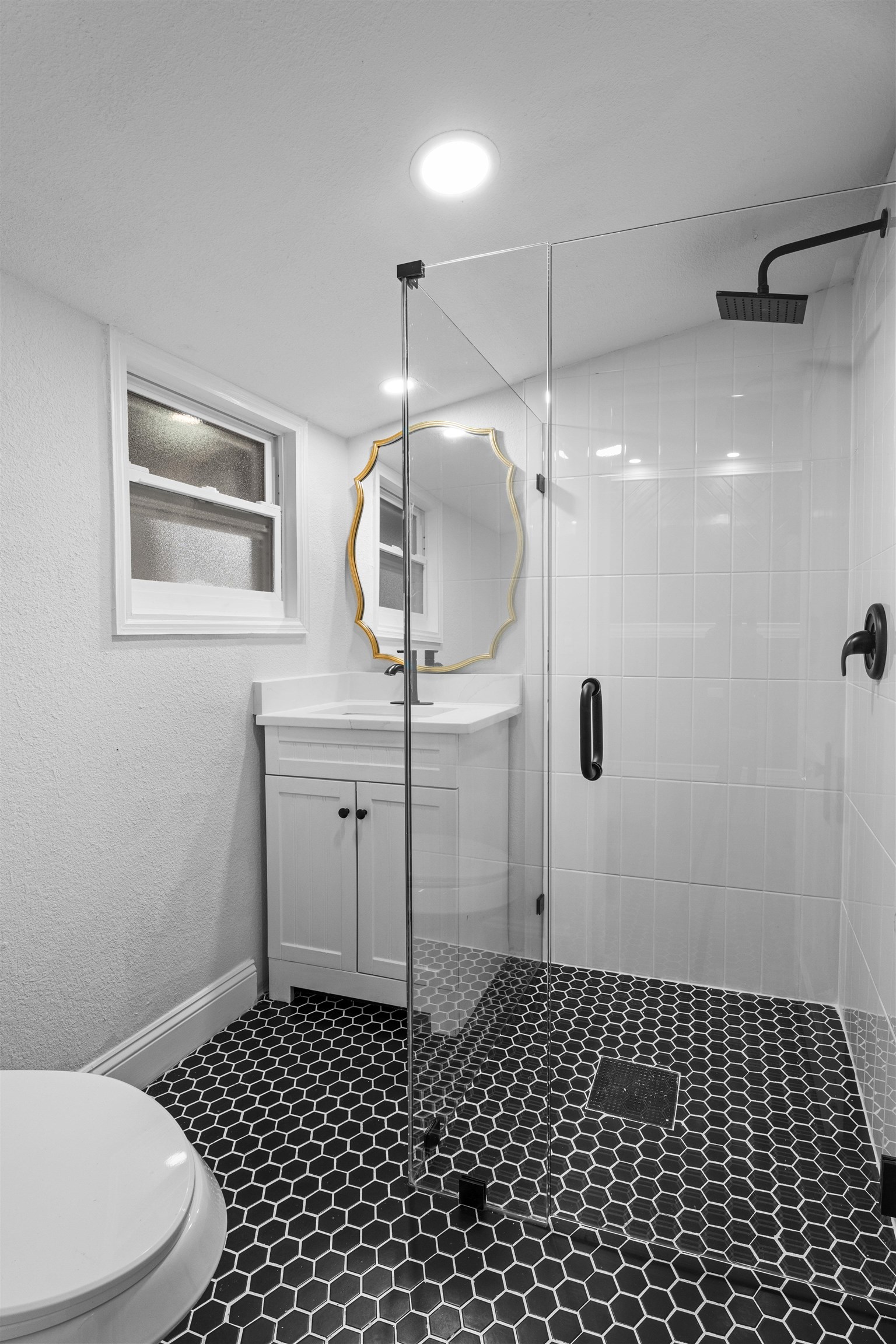 Image 31 of 50 For 136 Washington St