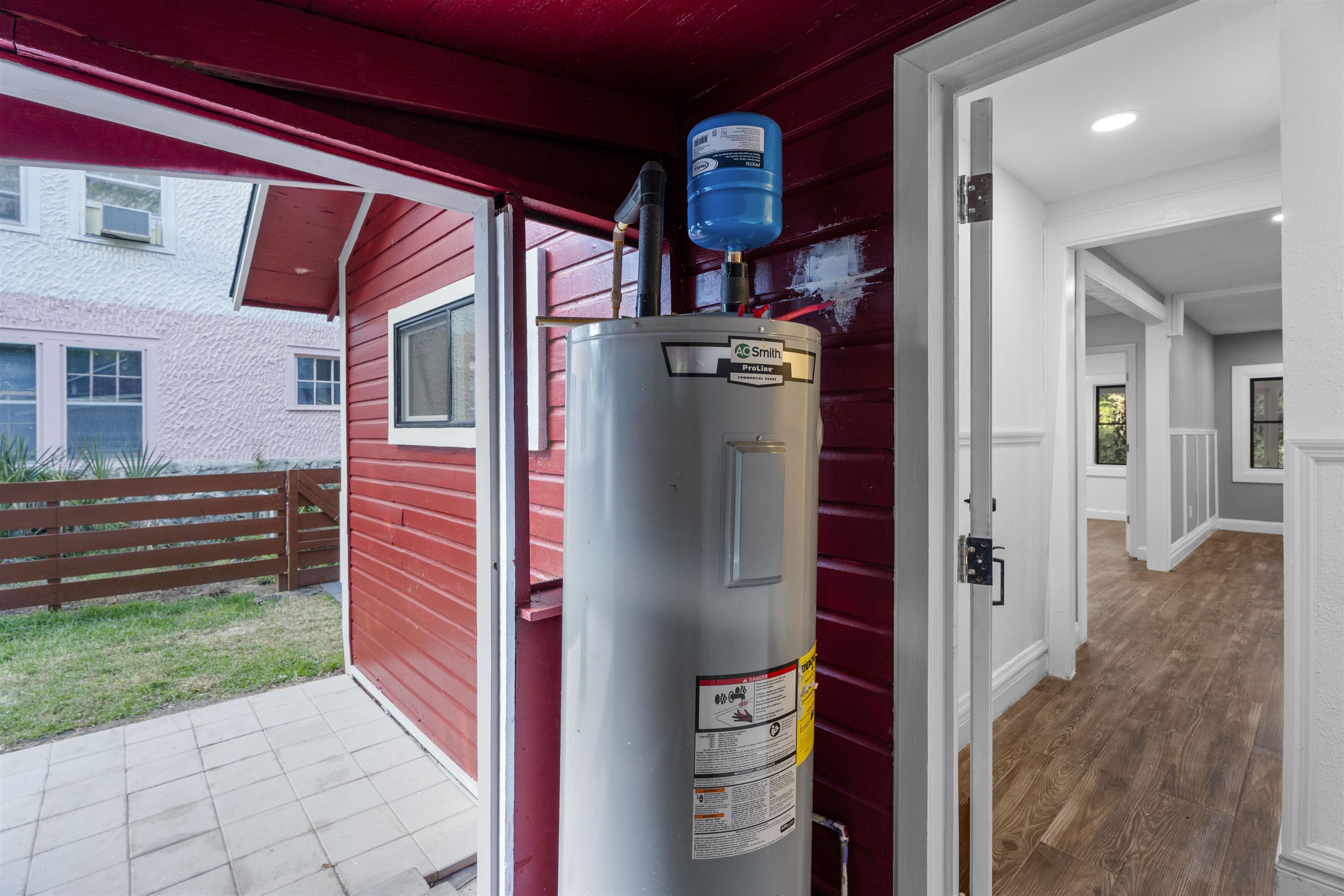 Image 32 of 50 For 136 Washington St