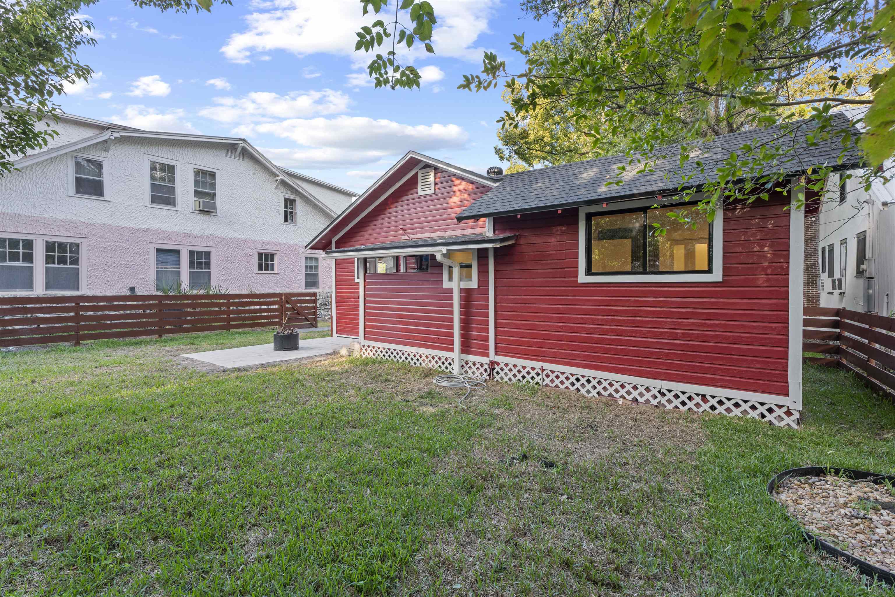 Image 36 of 50 For 136 Washington St