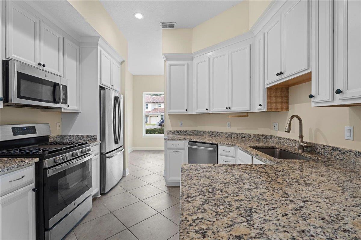 Image 12 of 39 For 180 Canyon Trl