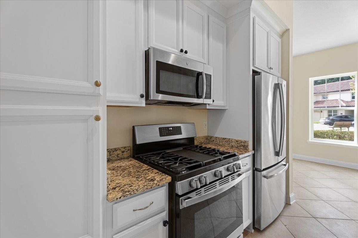 Image 14 of 39 For 180 Canyon Trl