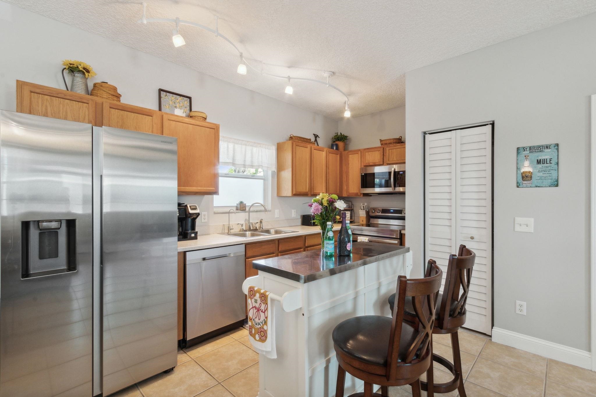 Image 19 of 48 For 133 Pomar Street