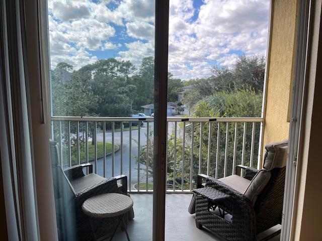 Image 10 of 15 For 425 Villa San Marco Drive S 301