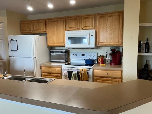 Image 12 of 15 For 425 Villa San Marco Drive S 301