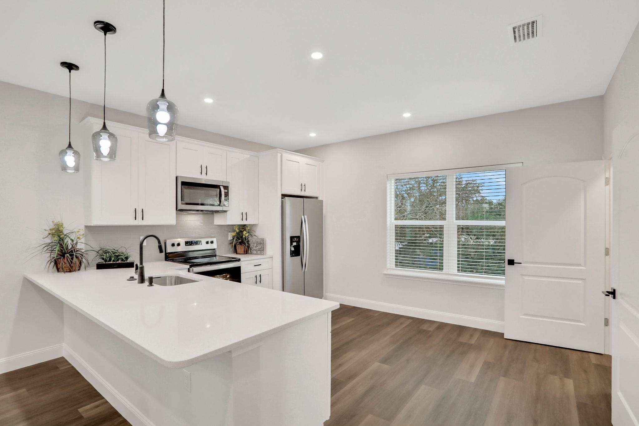 Image 12 of 50 For 524 Arricola Ave