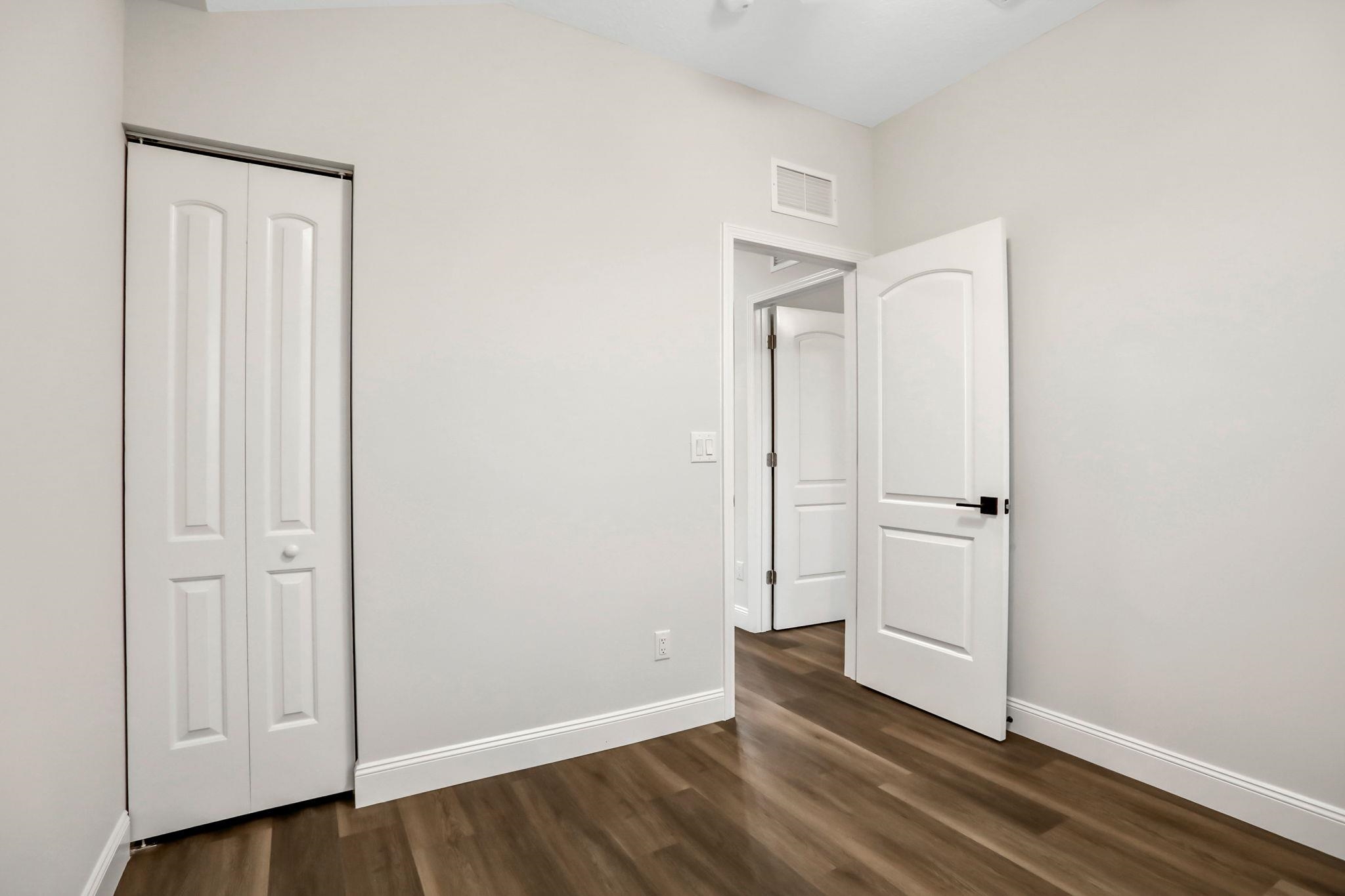 Image 26 of 50 For 524 Arricola Ave