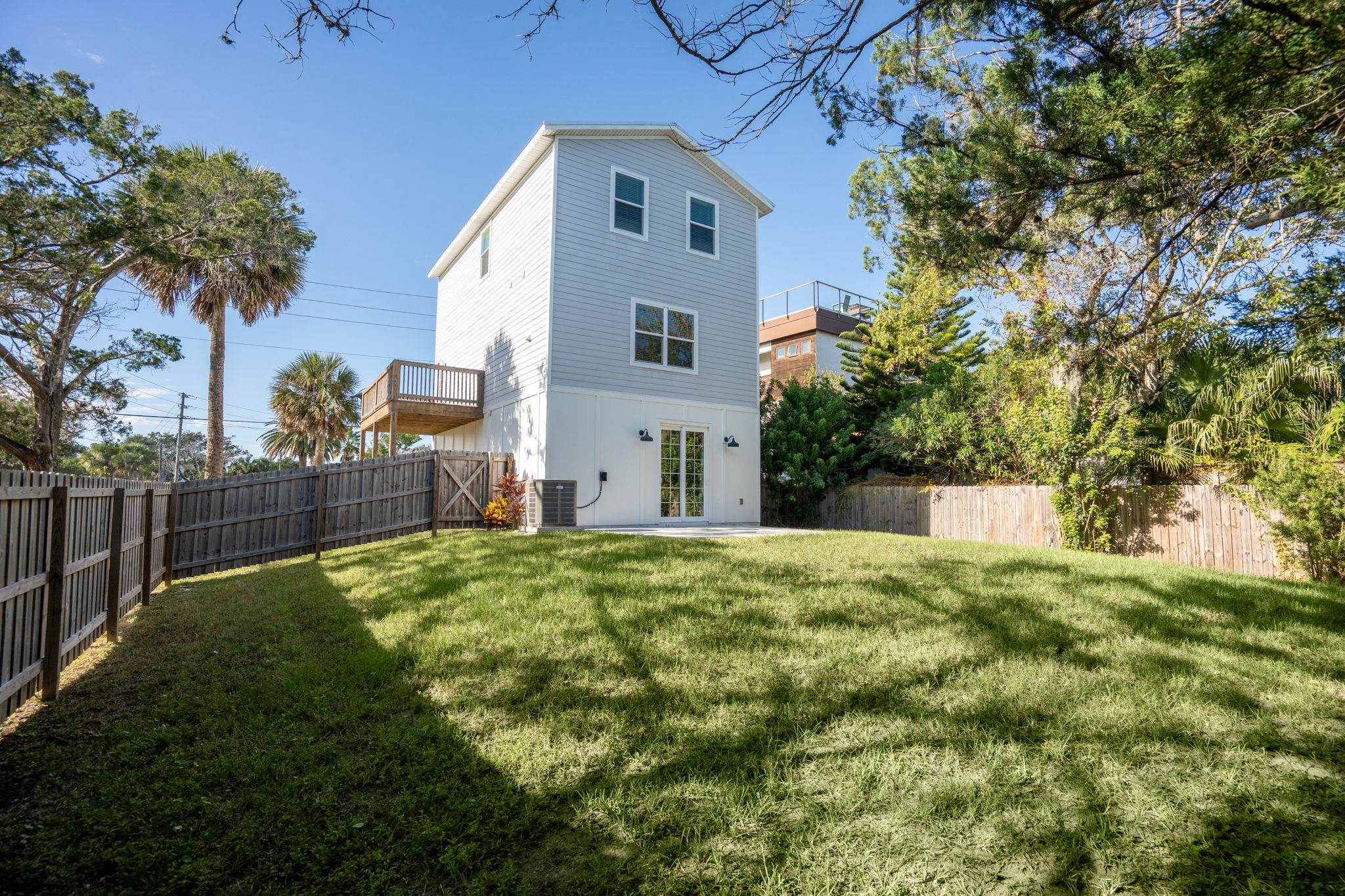 Image 36 of 50 For 524 Arricola Ave