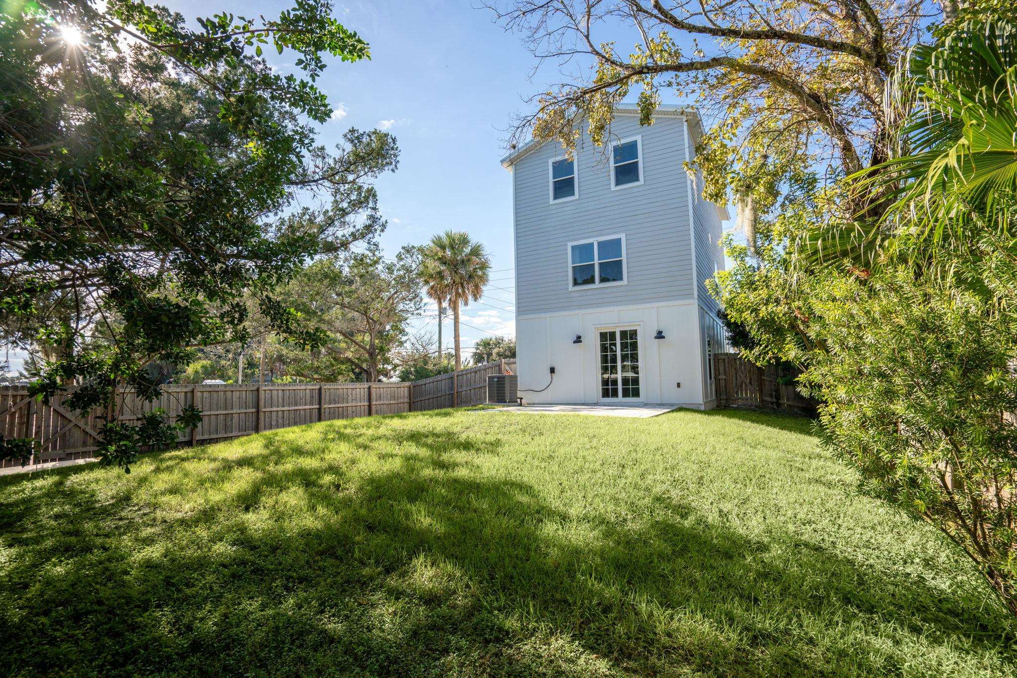 Image 37 of 50 For 524 Arricola Ave