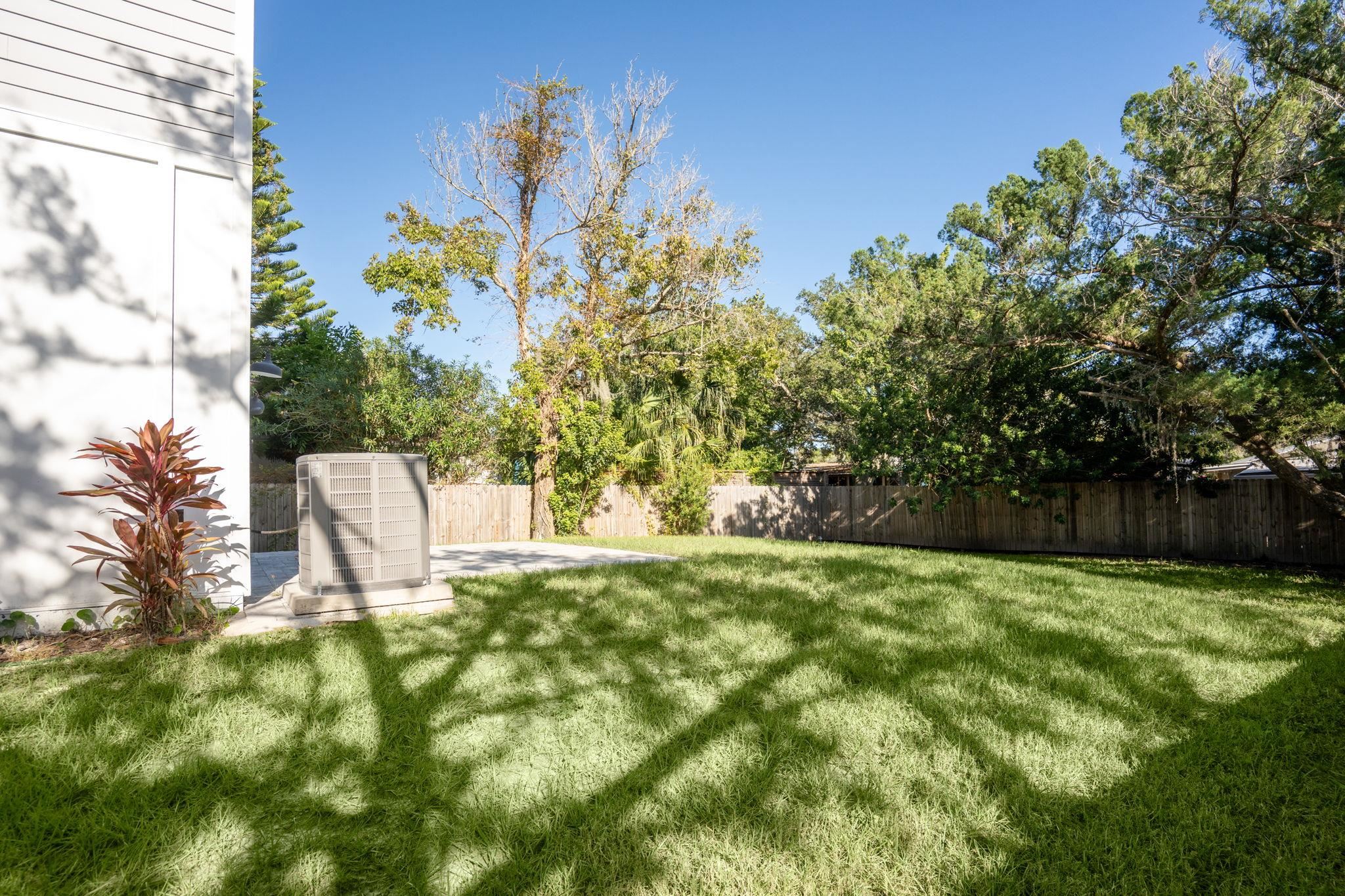 Image 38 of 50 For 524 Arricola Ave