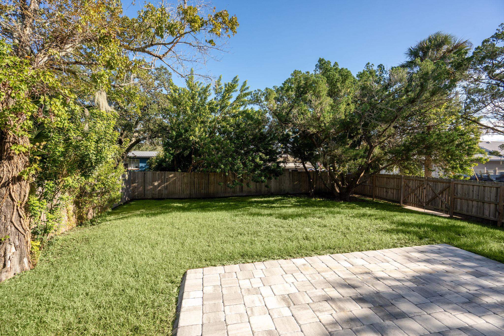 Image 39 of 50 For 524 Arricola Ave