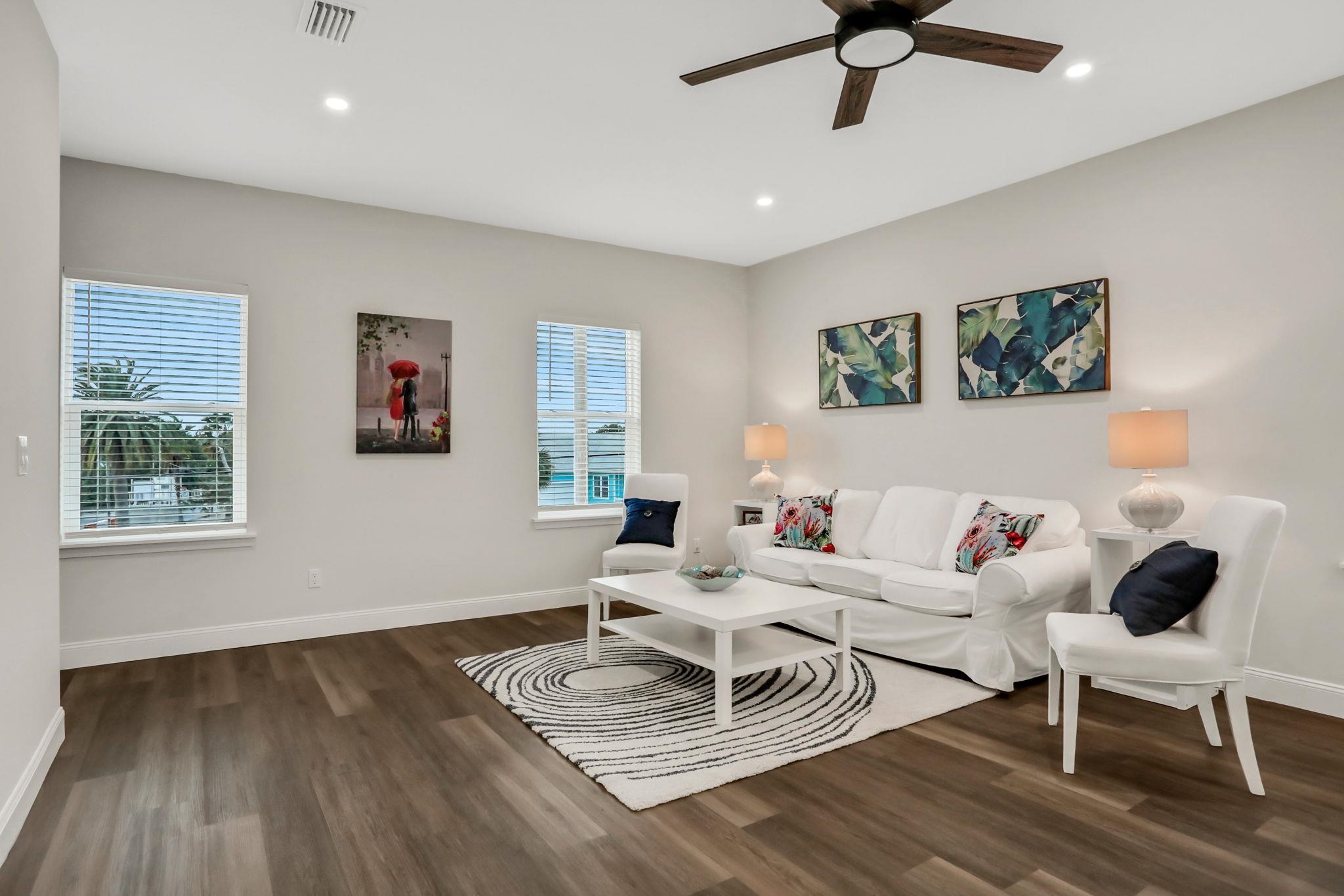 Image 5 of 50 For 524 Arricola Ave