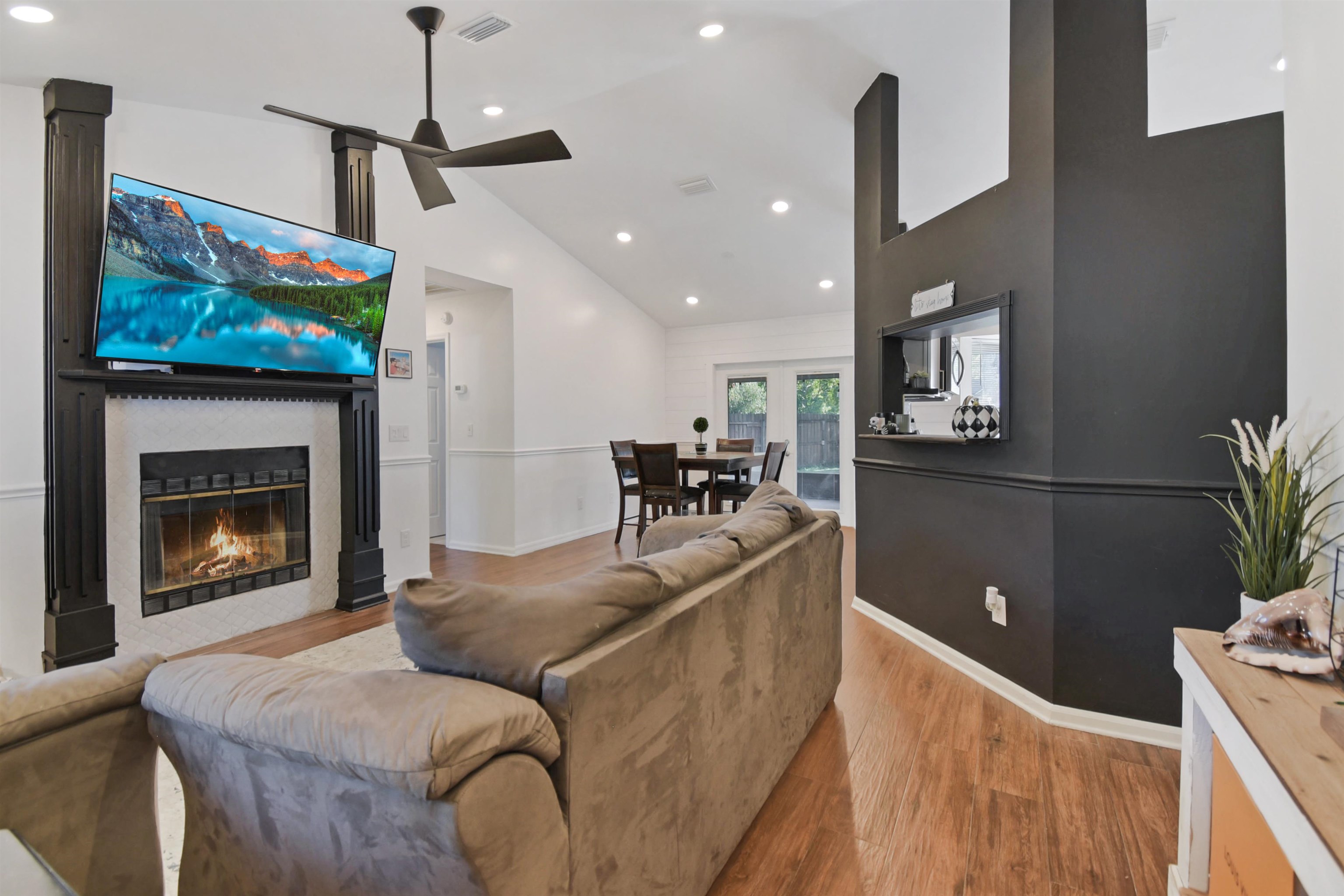 Image 11 of 18 For 1817 Sherwood Drive
