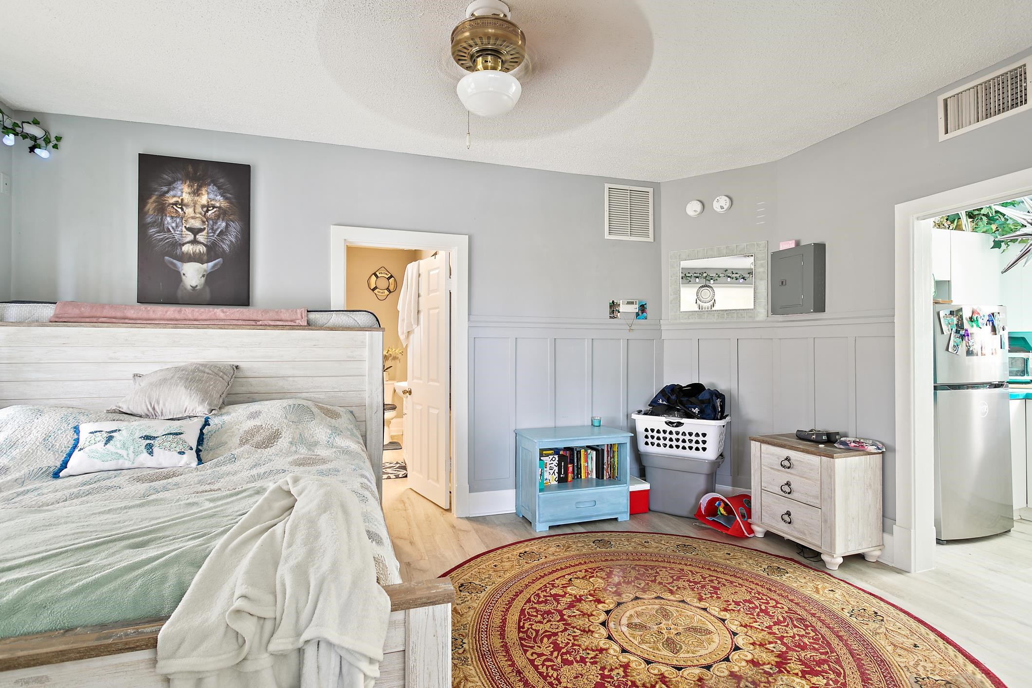 Image 10 of 49 For 56 Grove Avenue