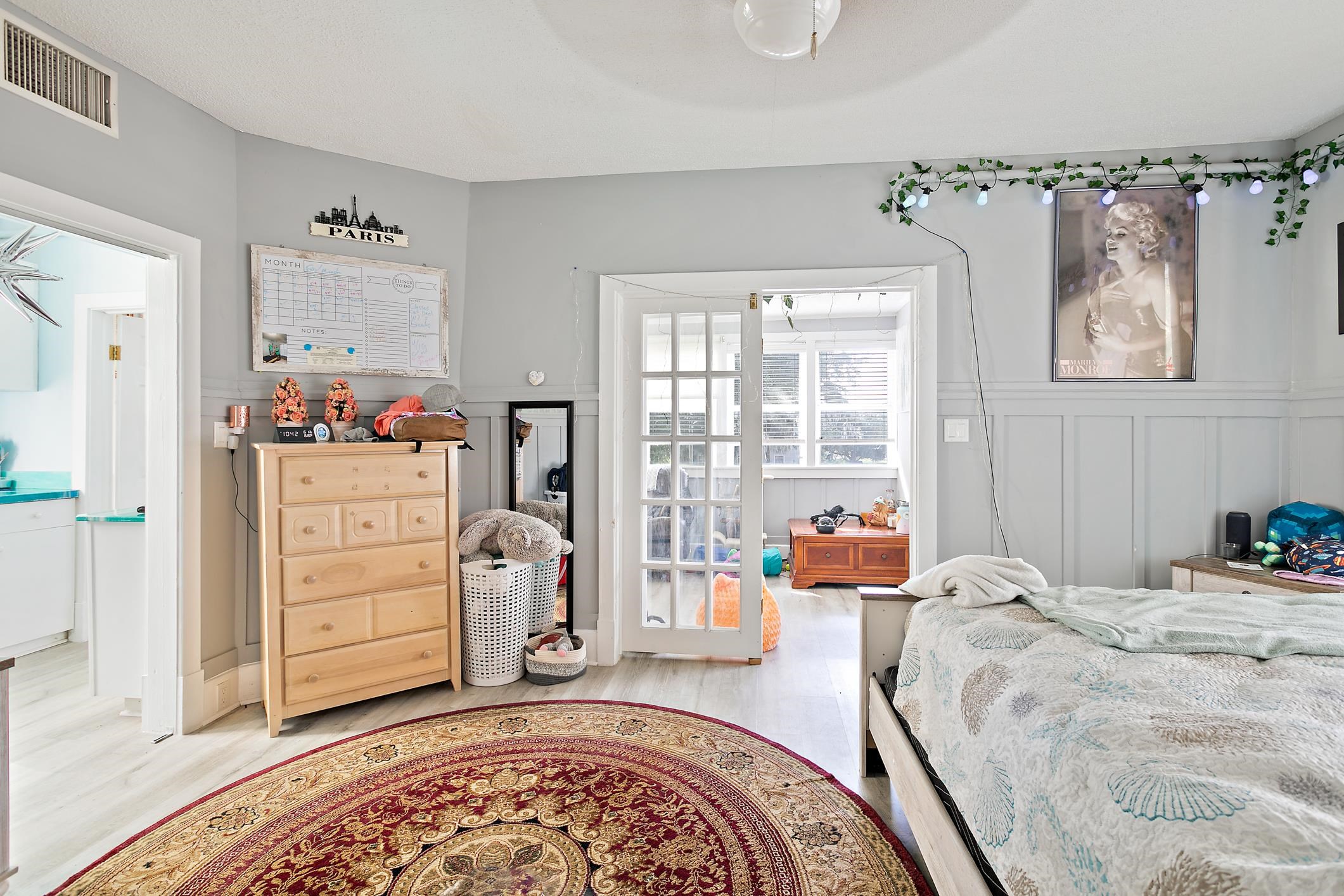 Image 12 of 49 For 56 Grove Avenue