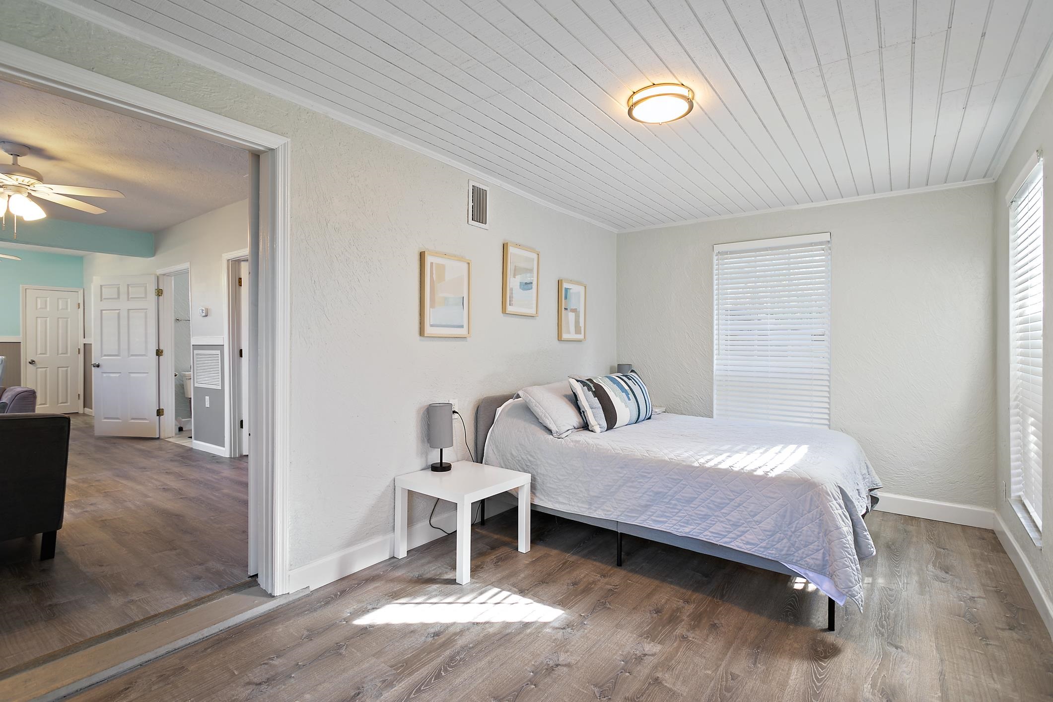 Image 16 of 49 For 56 Grove Avenue