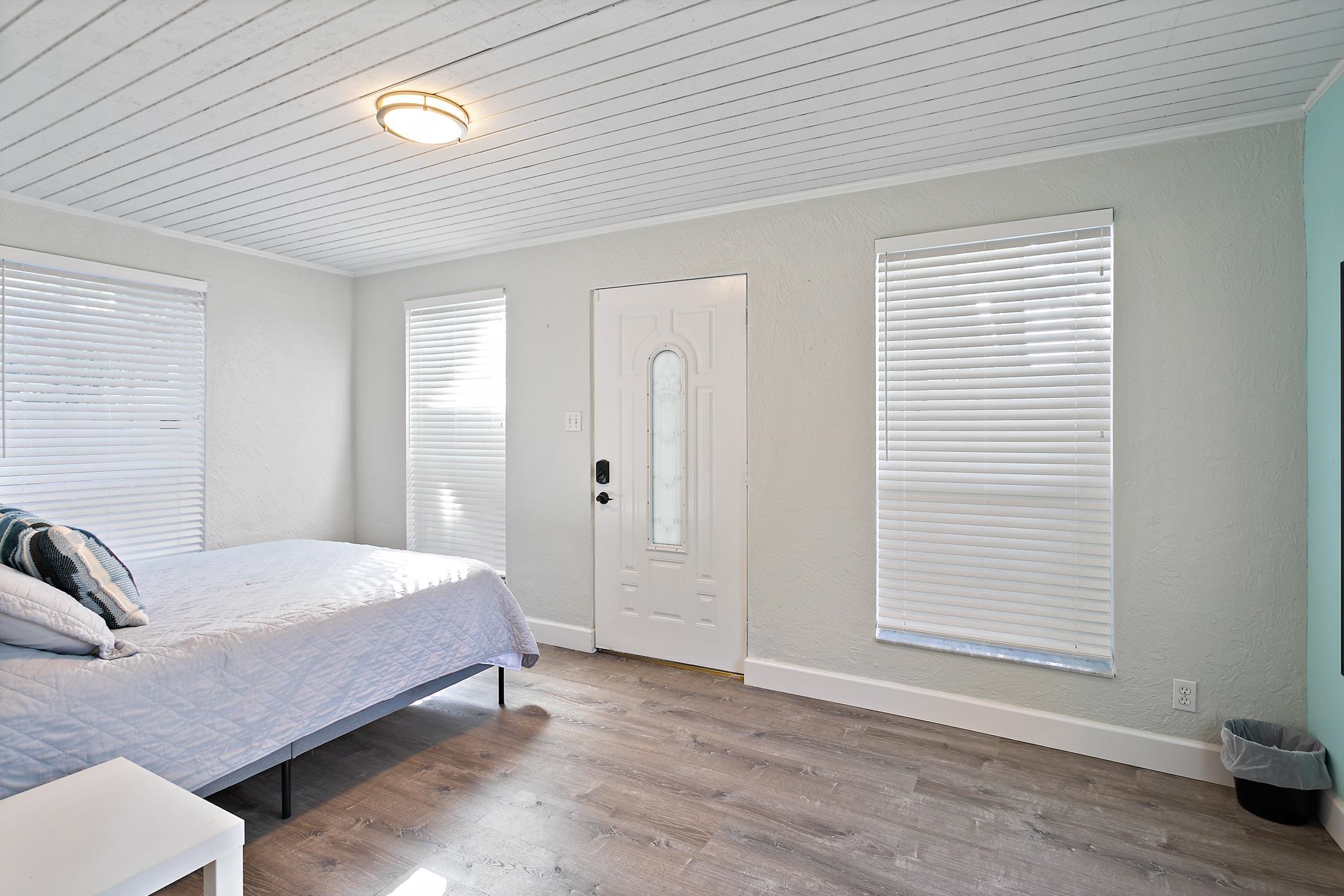 Image 17 of 49 For 56 Grove Avenue