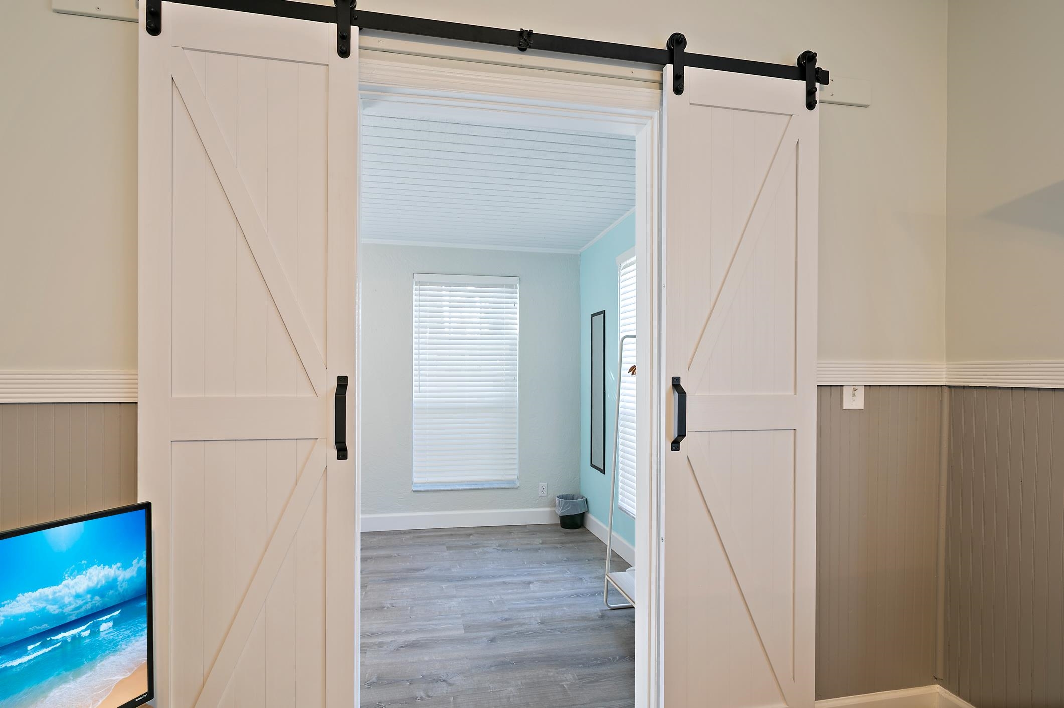 Image 18 of 49 For 56 Grove Avenue