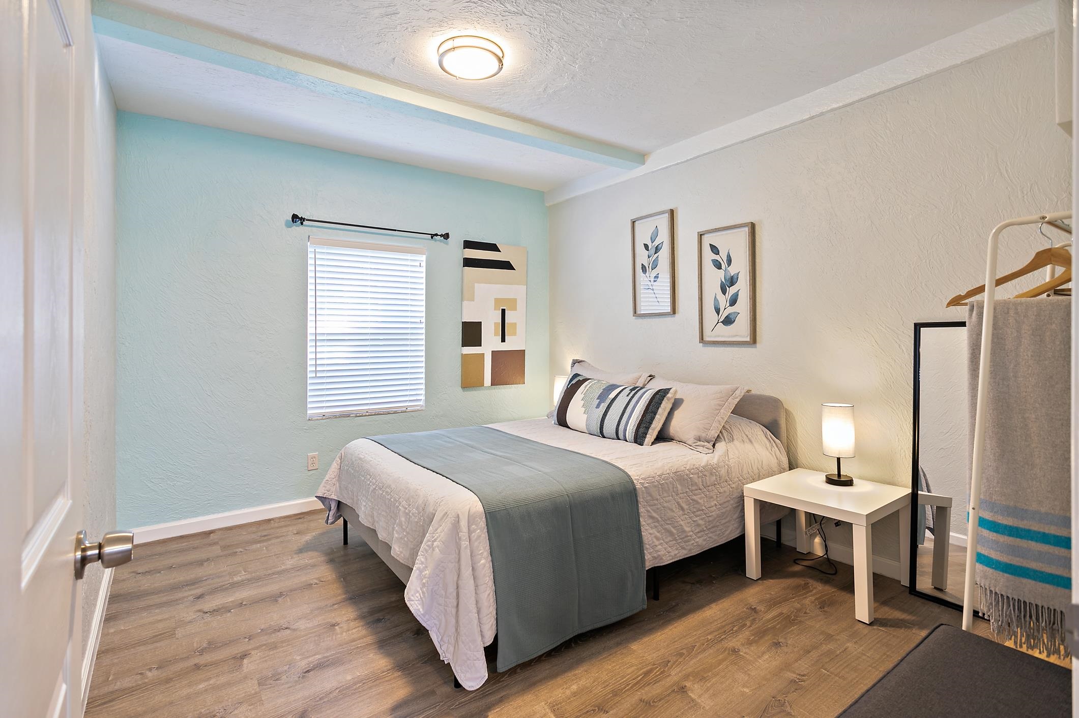 Image 20 of 49 For 56 Grove Avenue