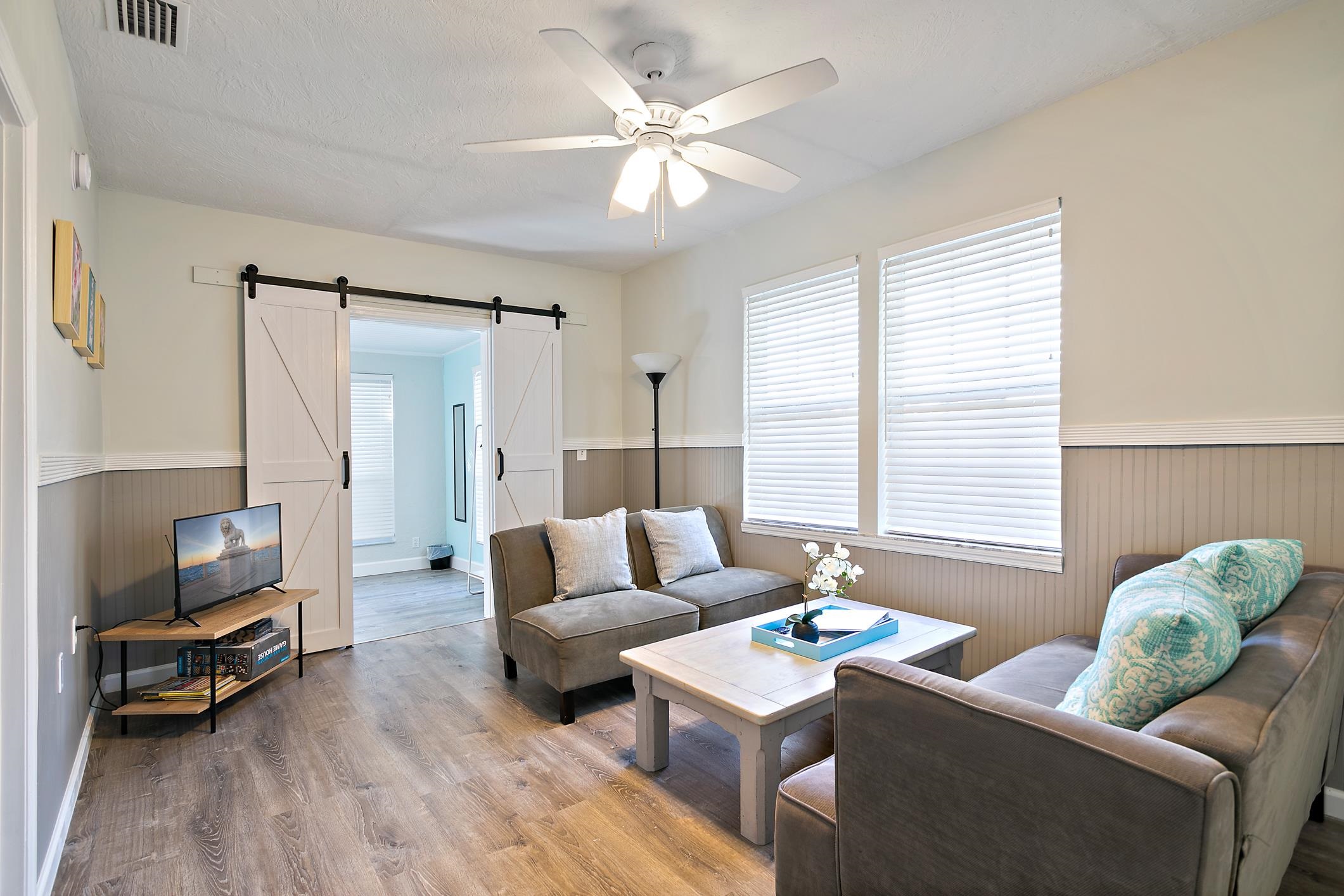 Image 21 of 49 For 56 Grove Avenue