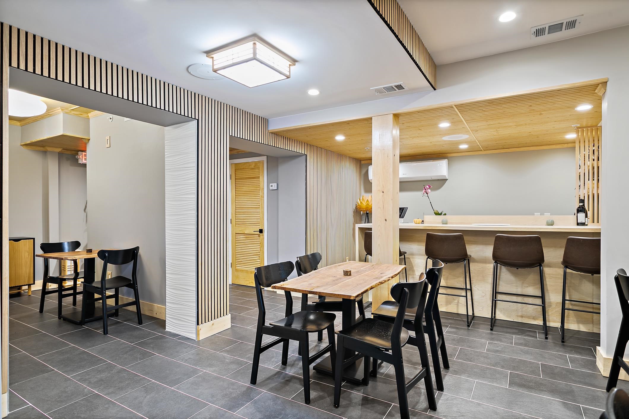 Image 32 of 49 For 56 Grove Avenue