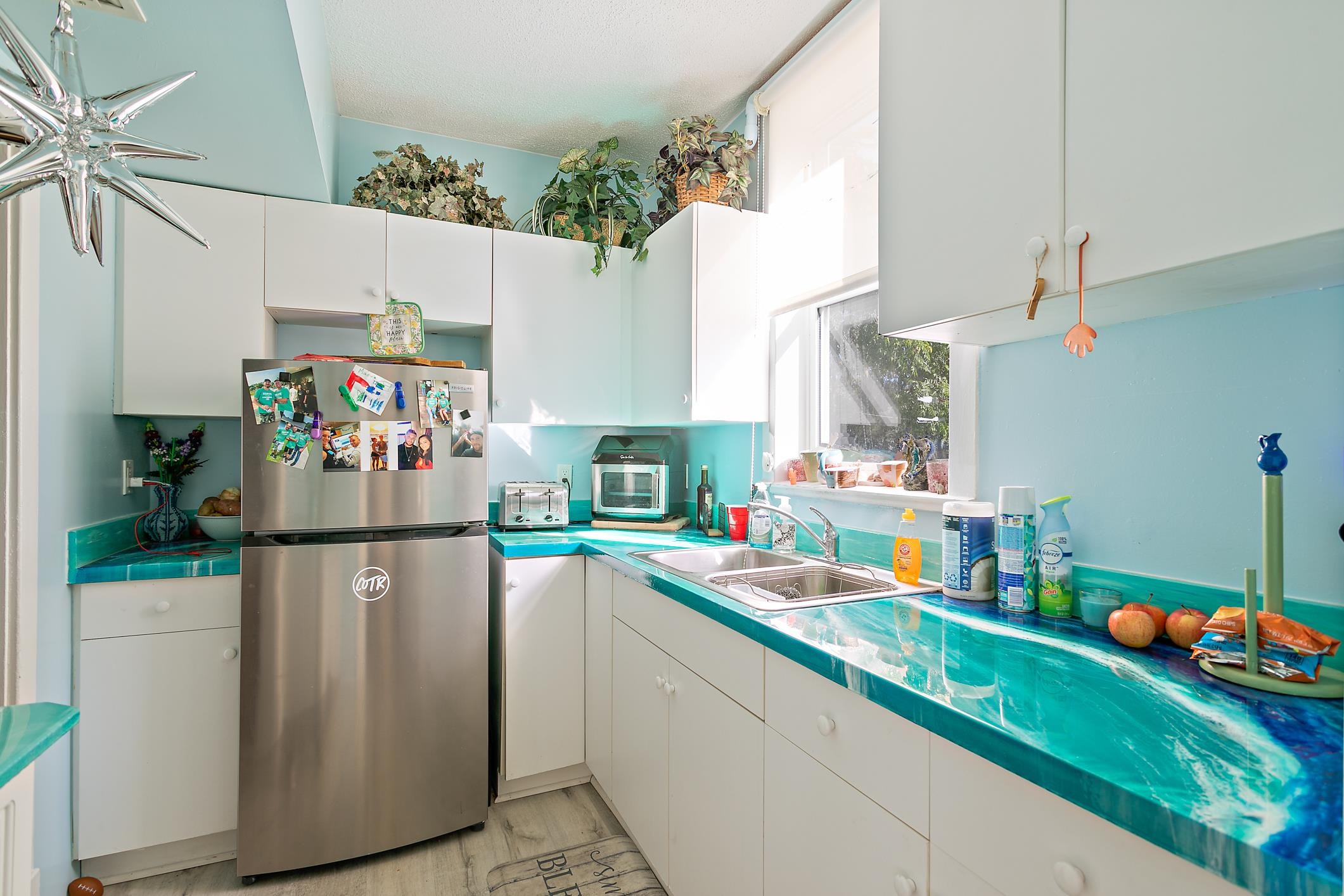 Image 6 of 49 For 56 Grove Avenue