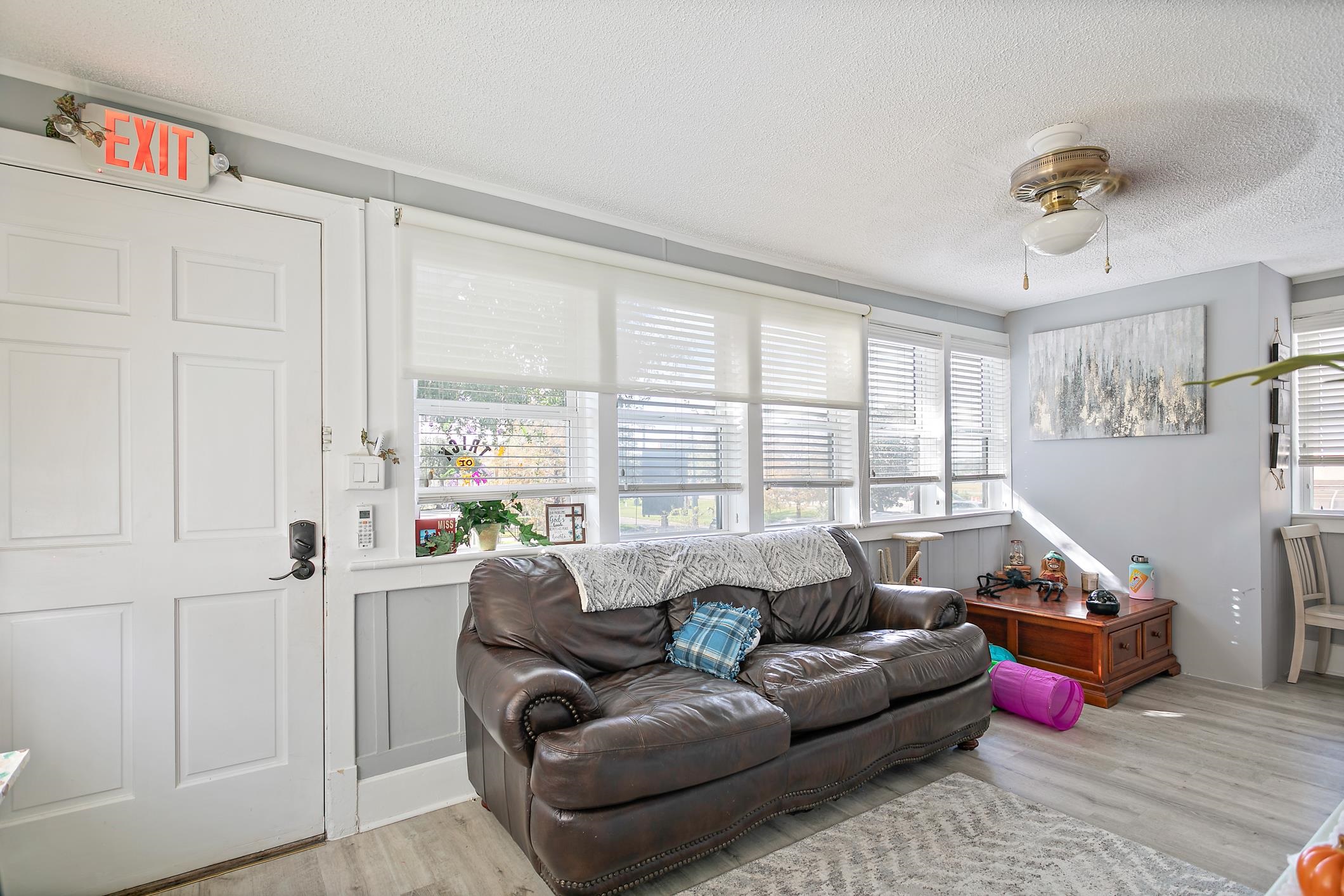 Image 7 of 49 For 56 Grove Avenue