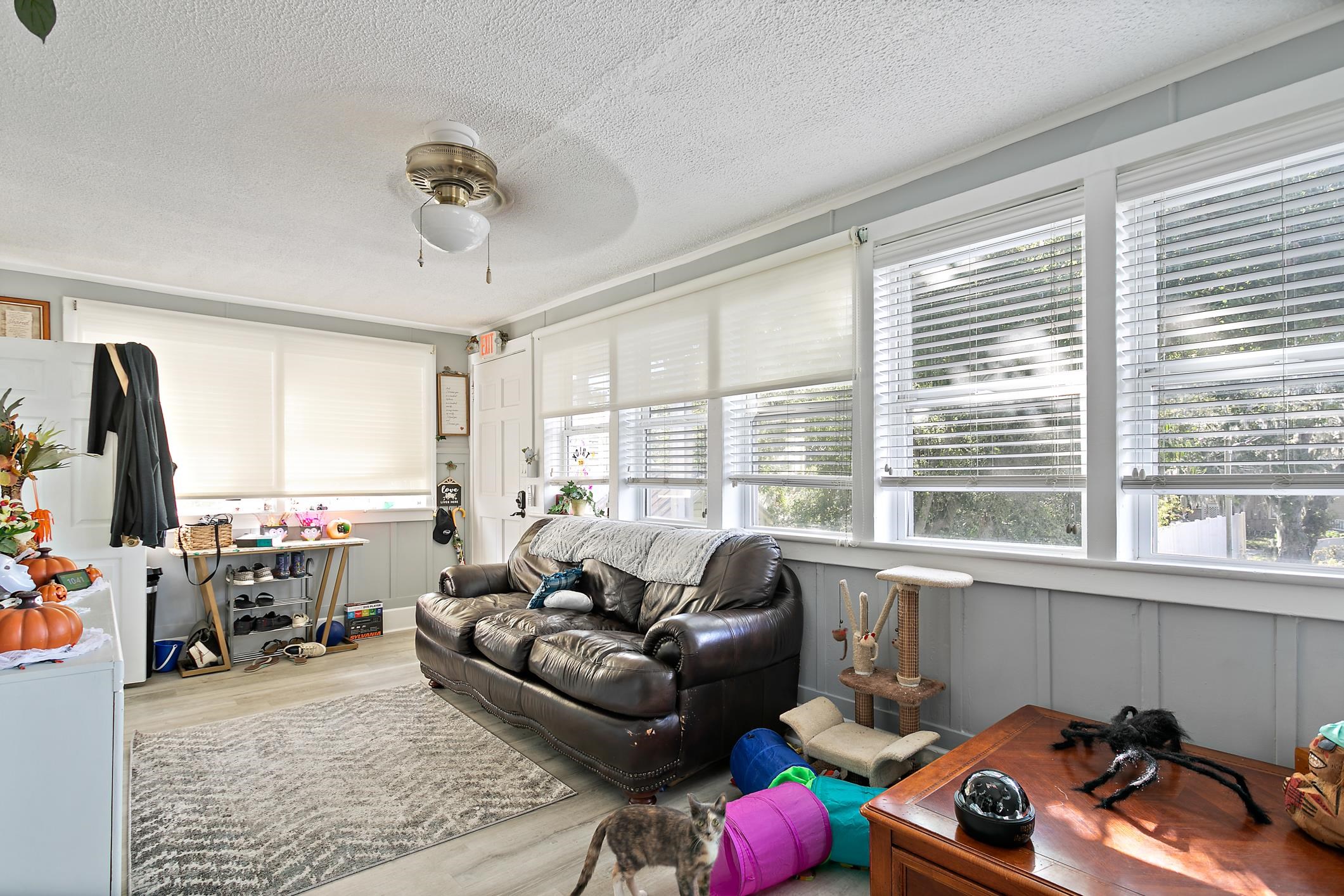 Image 9 of 49 For 56 Grove Avenue