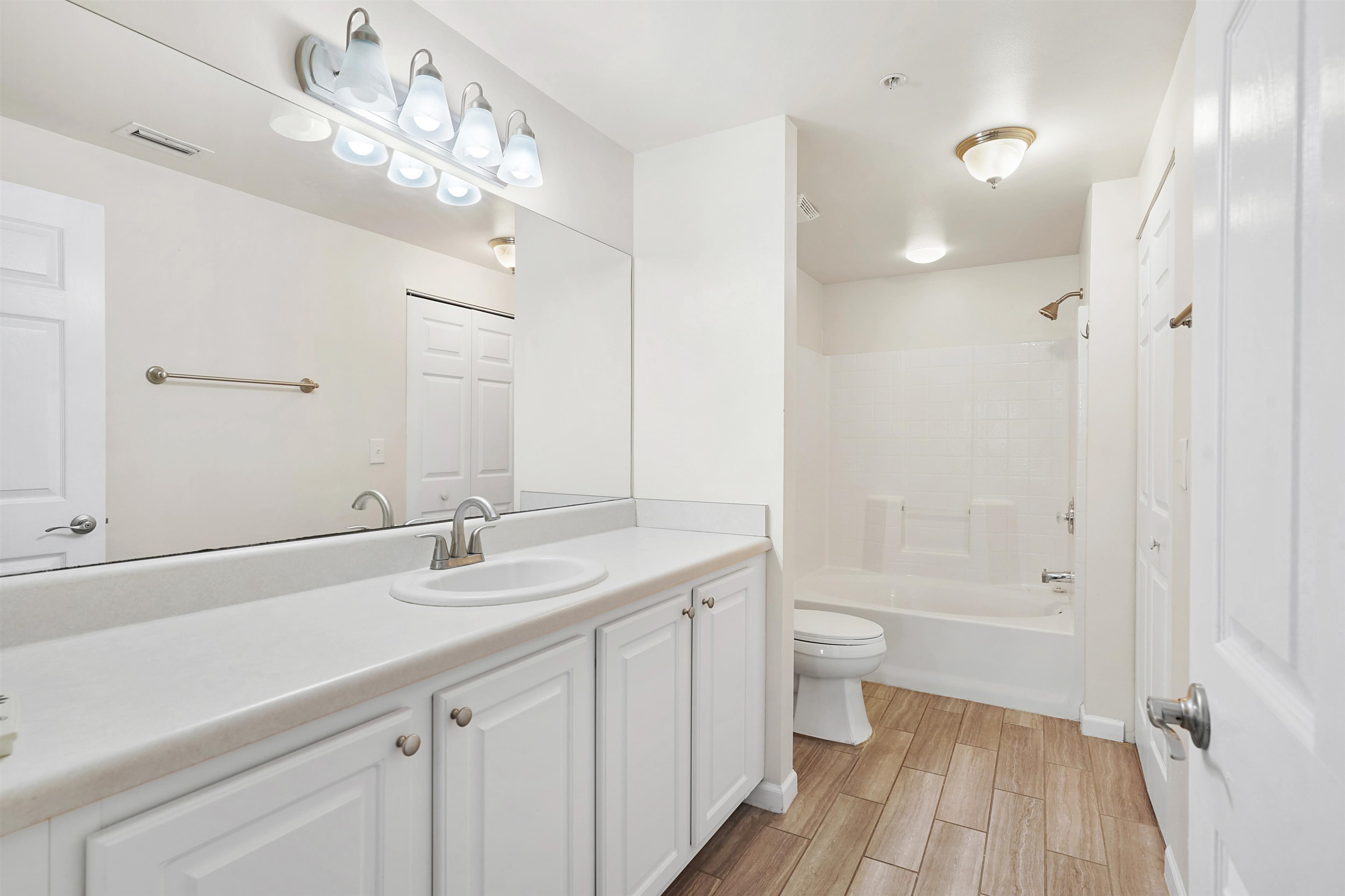Image 19 of 38 For 1050 Bella Vista Blvd  308