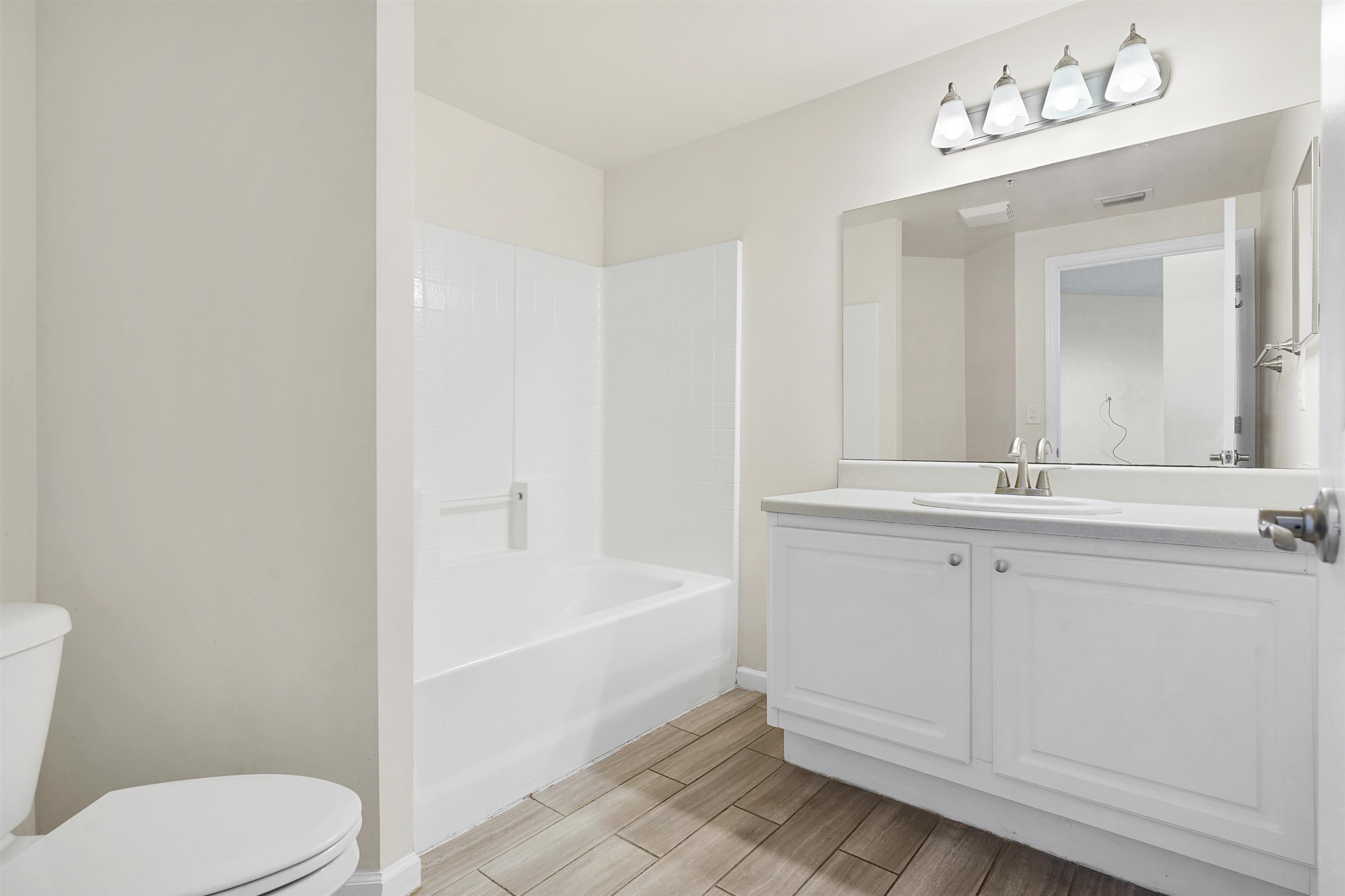 Image 22 of 38 For 1050 Bella Vista Blvd  308