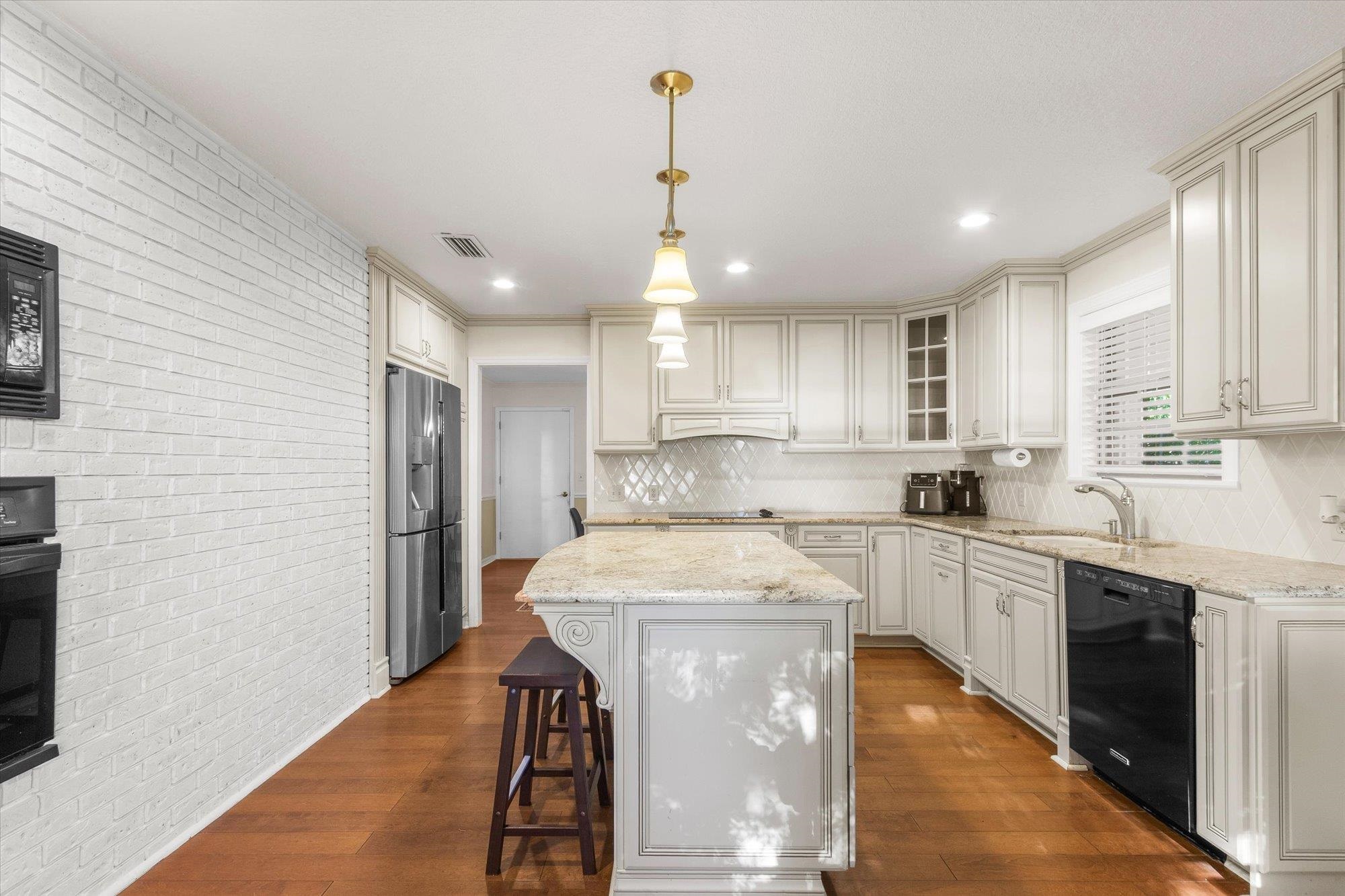 Image 12 of 78 For 500 Broward Rd