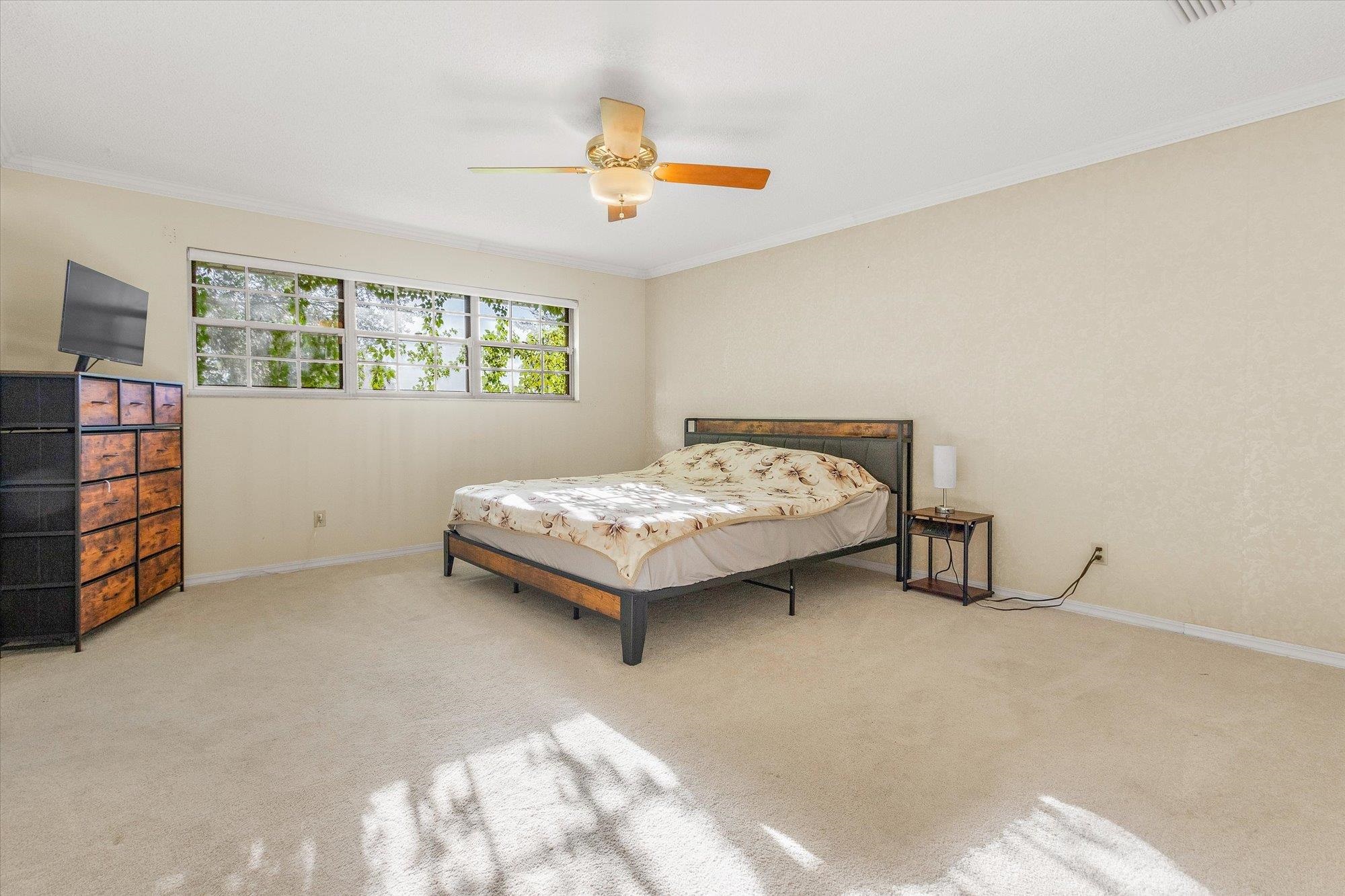 Image 17 of 78 For 500 Broward Rd