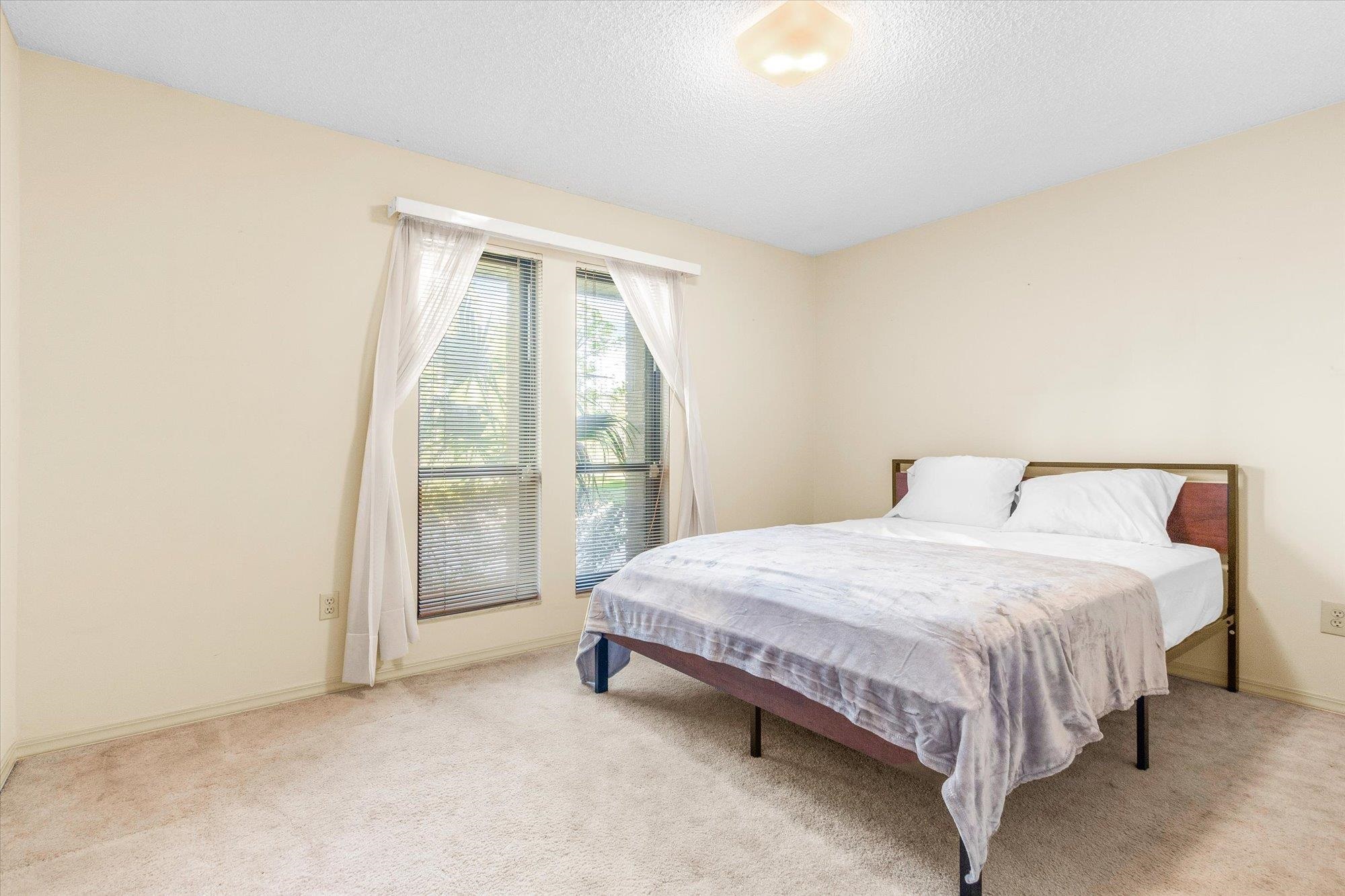Image 21 of 78 For 500 Broward Rd