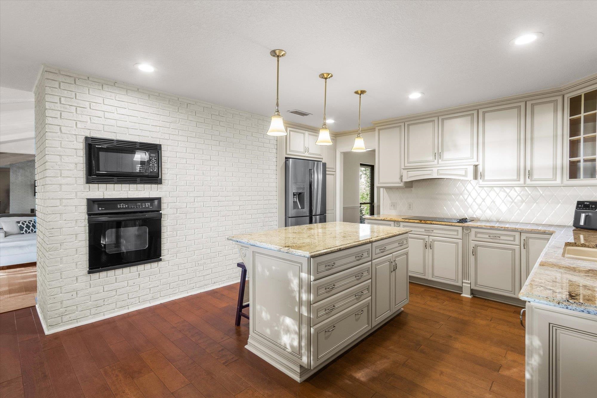 Image 9 of 78 For 500 Broward Rd