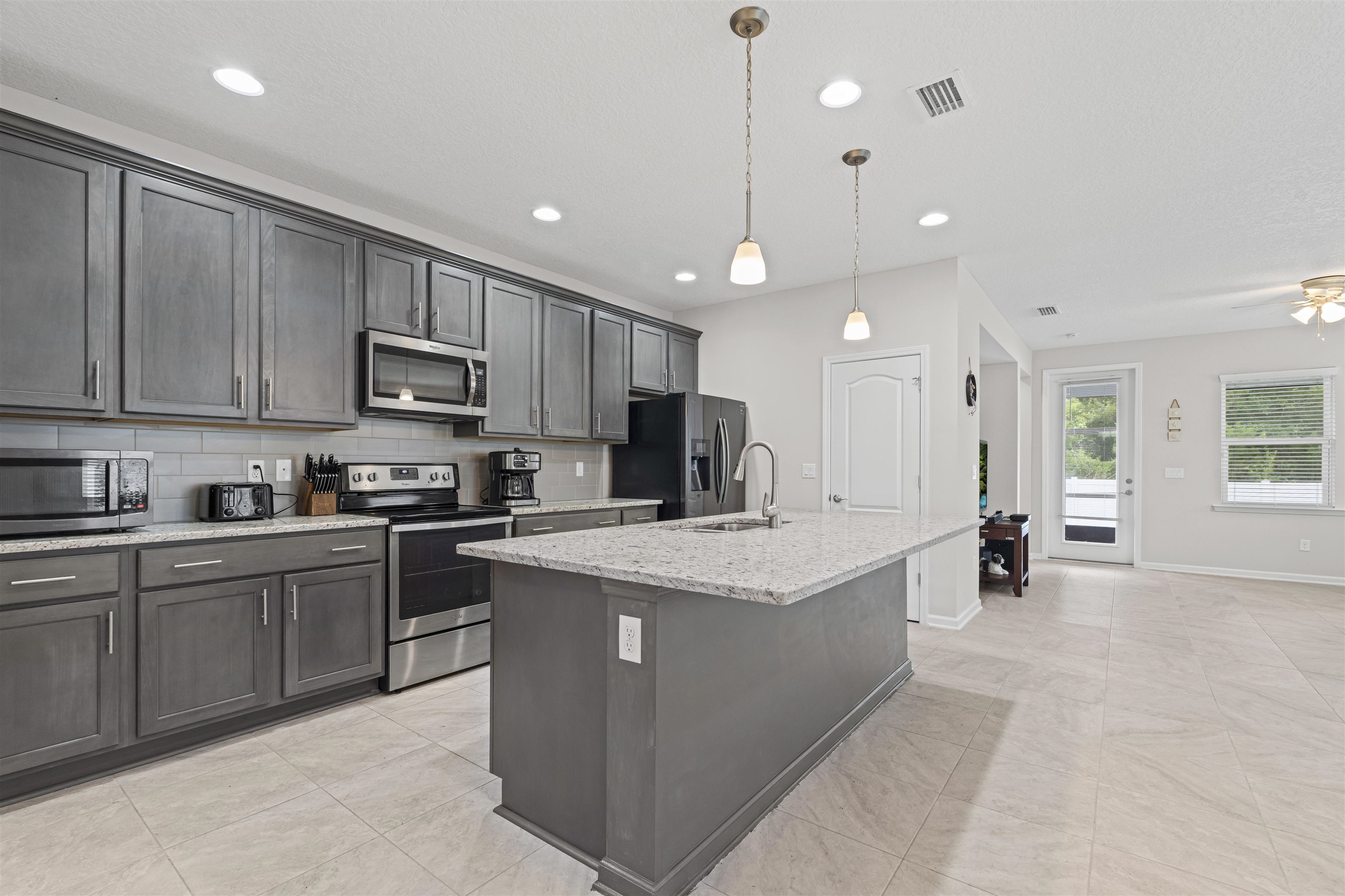 Image 11 of 66 For 850 Watson Rd E