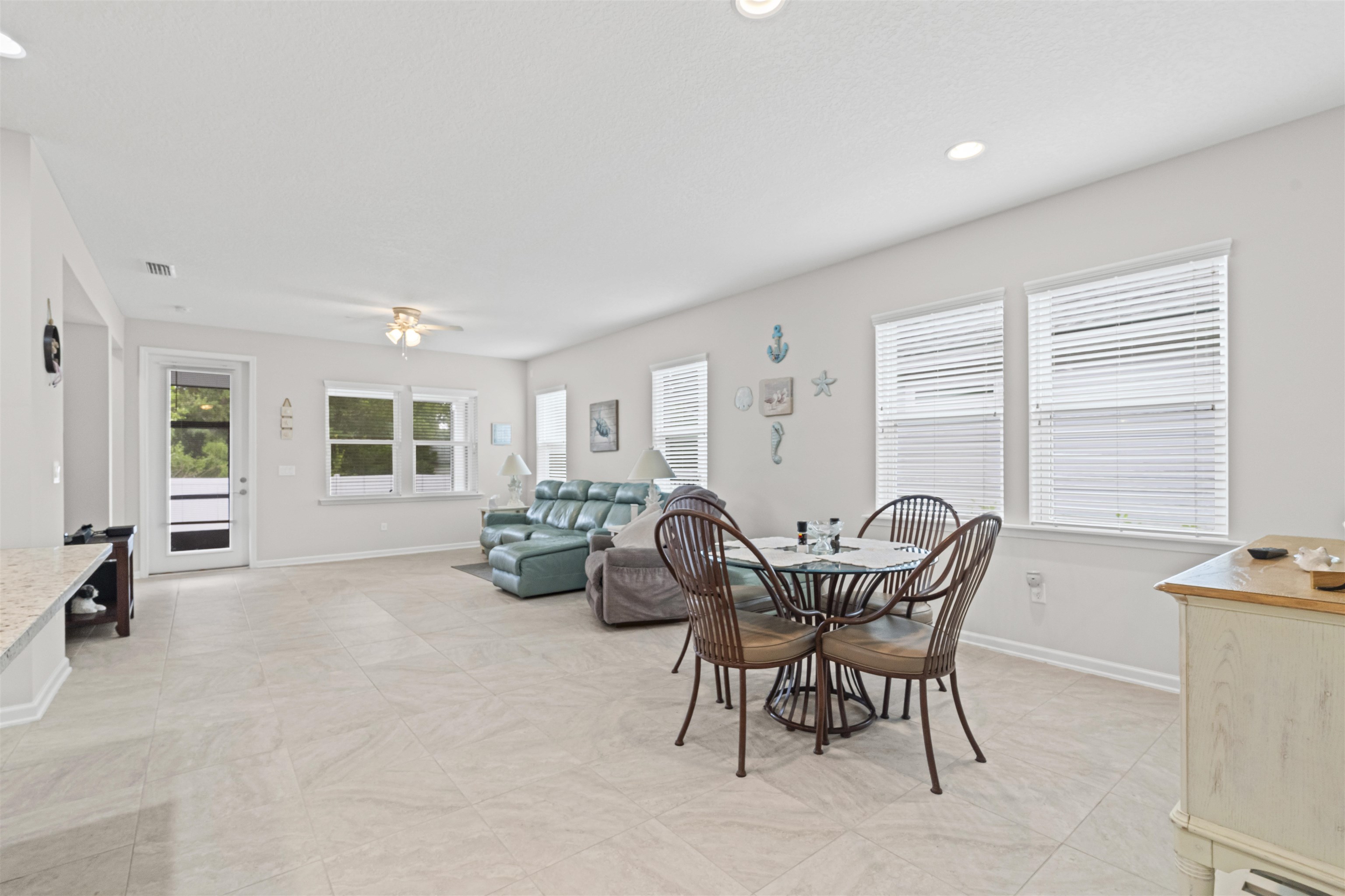 Image 12 of 66 For 850 Watson Rd E