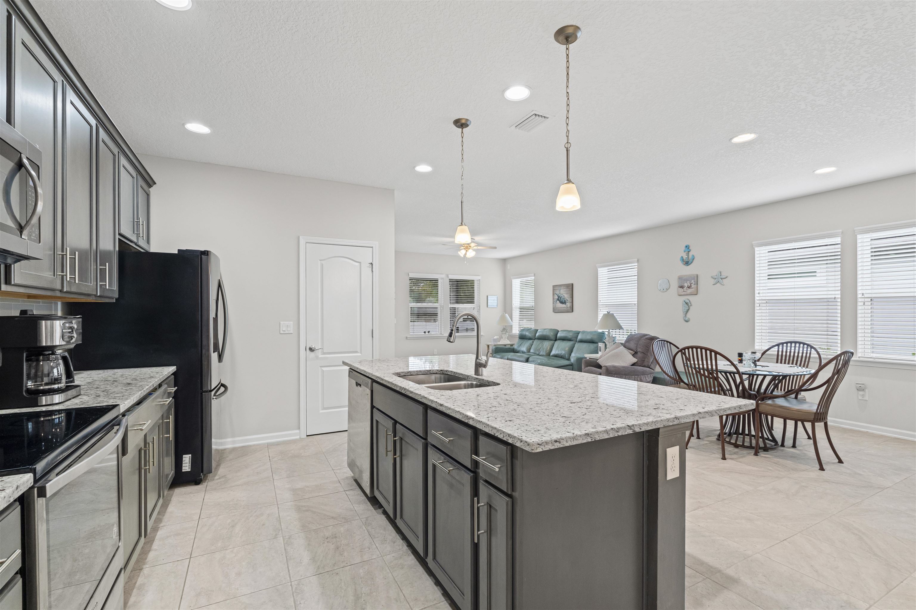 Image 16 of 66 For 850 Watson Rd E