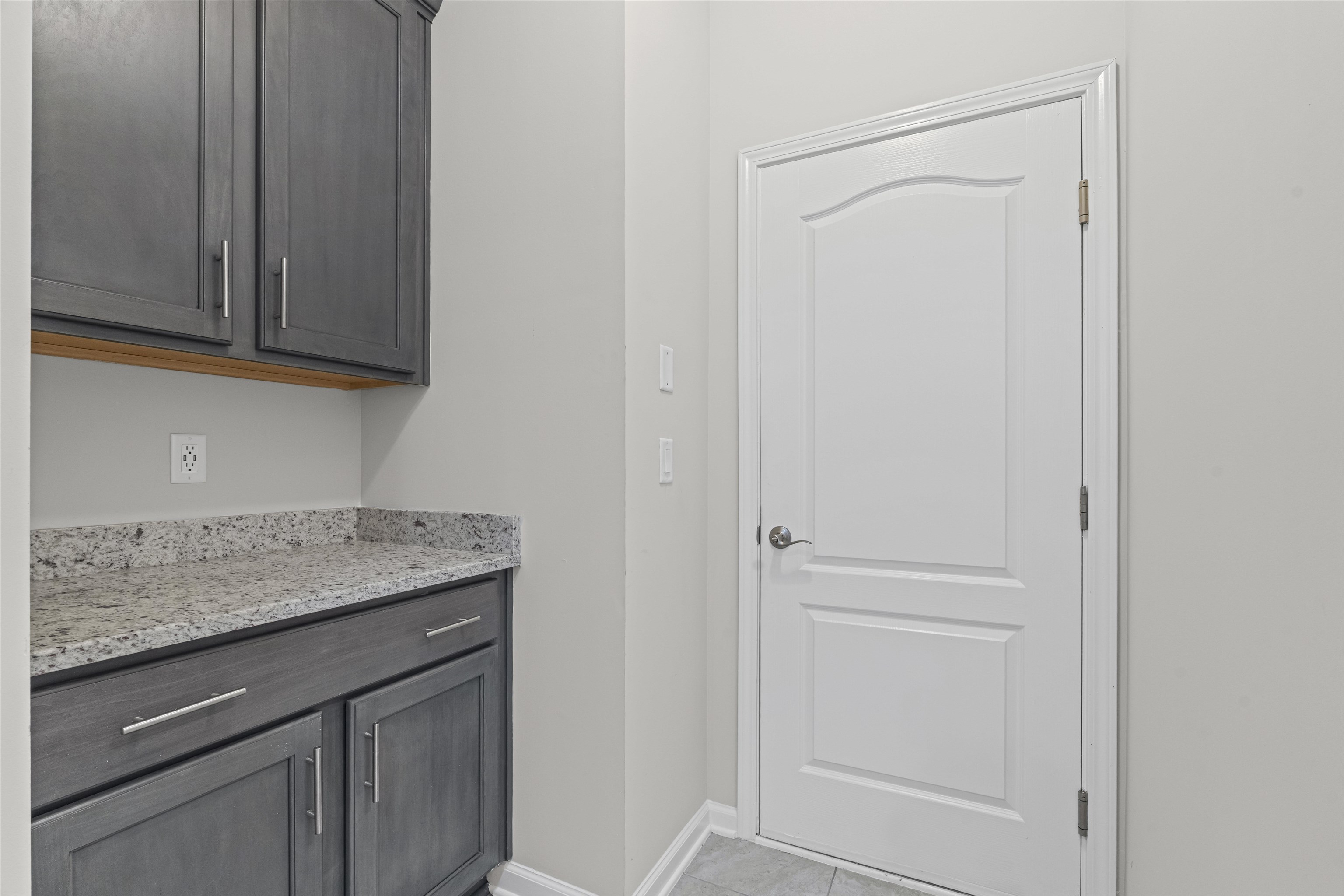 Image 17 of 66 For 850 Watson Rd E