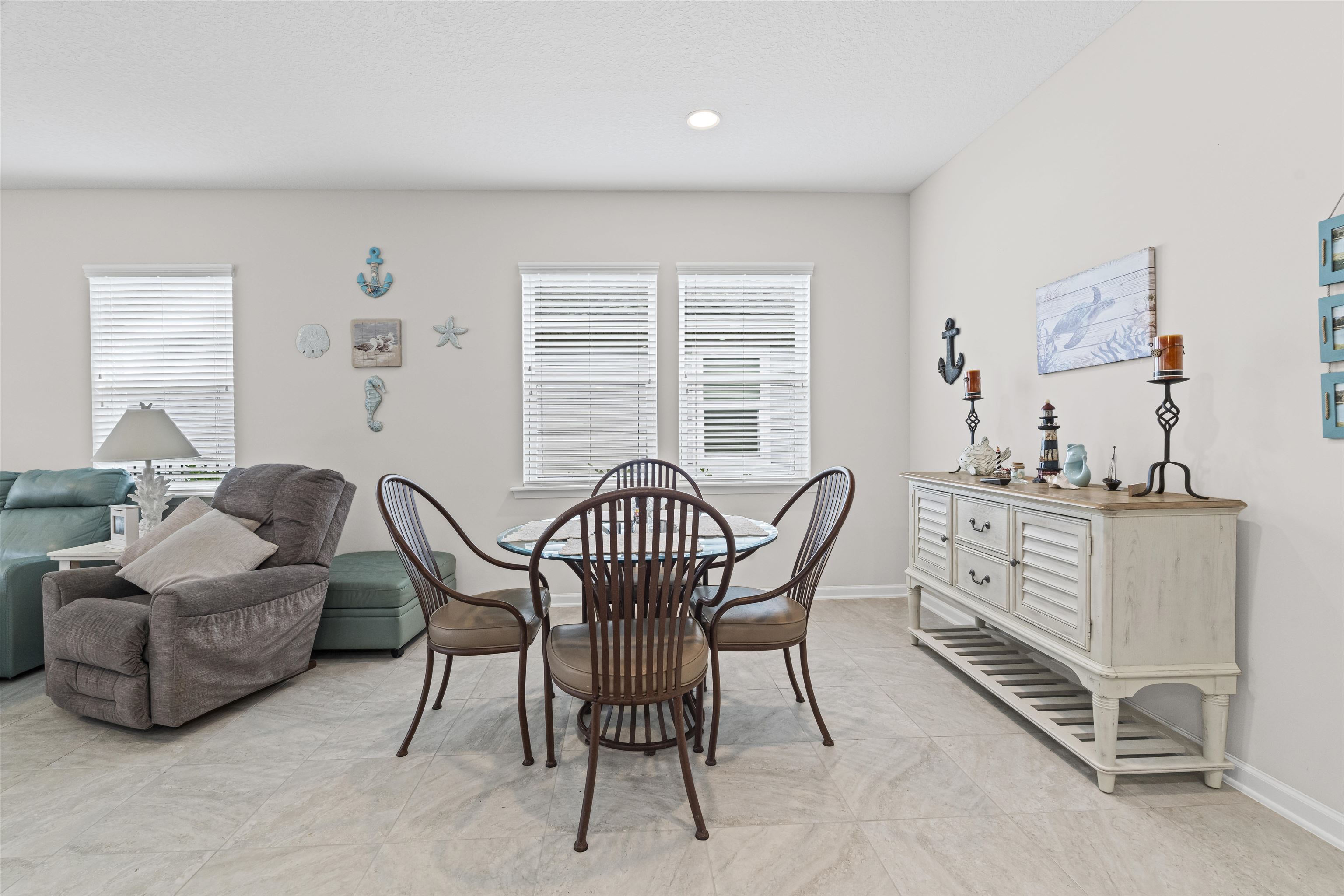 Image 19 of 66 For 850 Watson Rd E