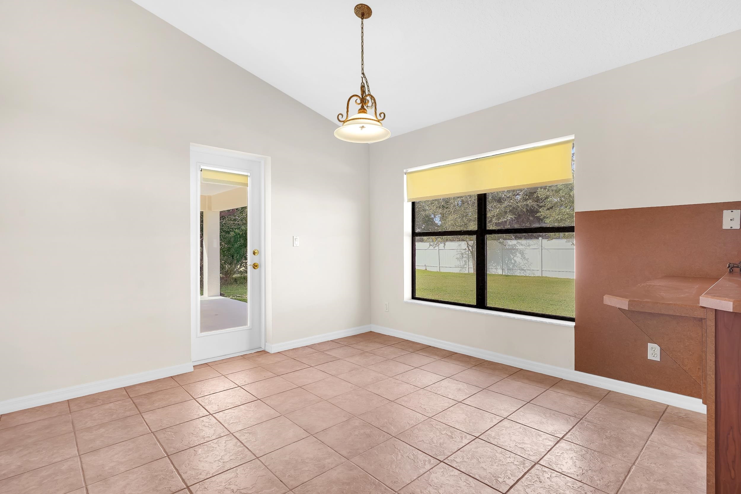 Image 10 of 37 For 11 Lytton Ln