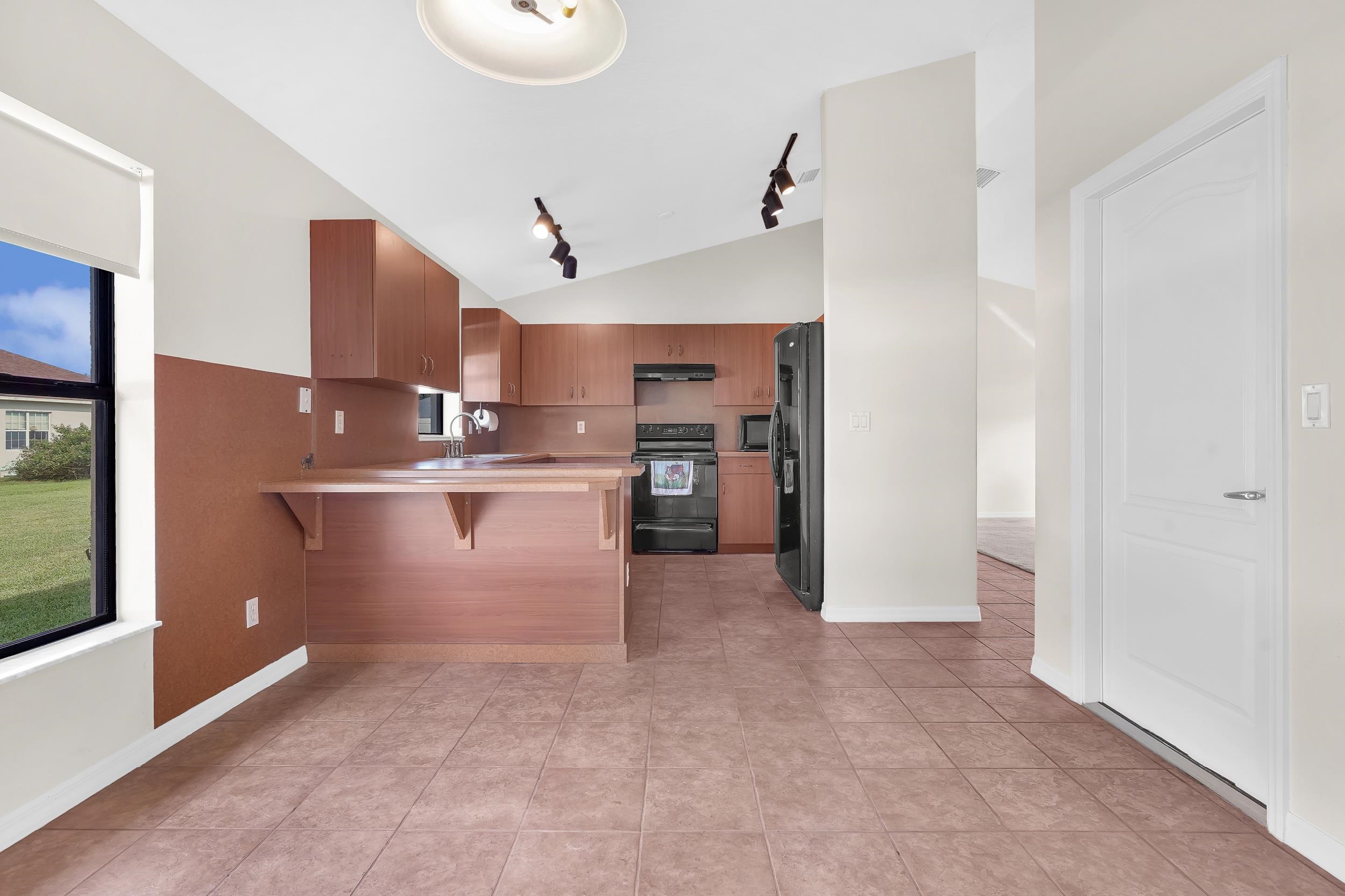 Image 11 of 37 For 11 Lytton Ln