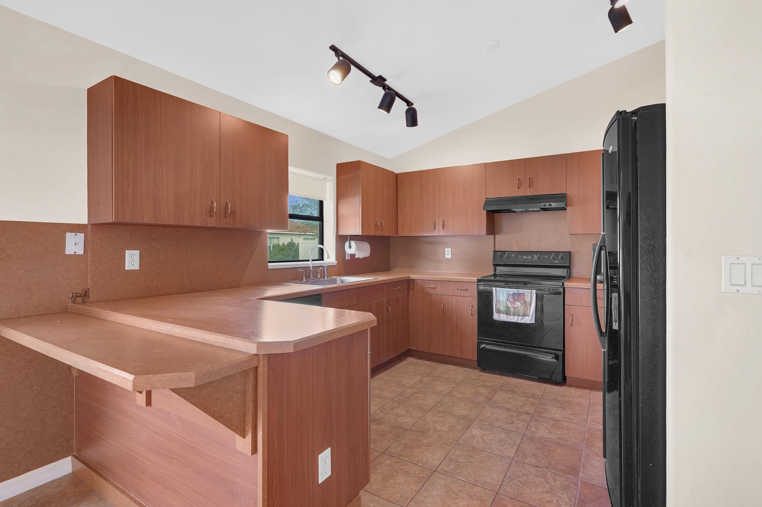 Image 12 of 37 For 11 Lytton Ln