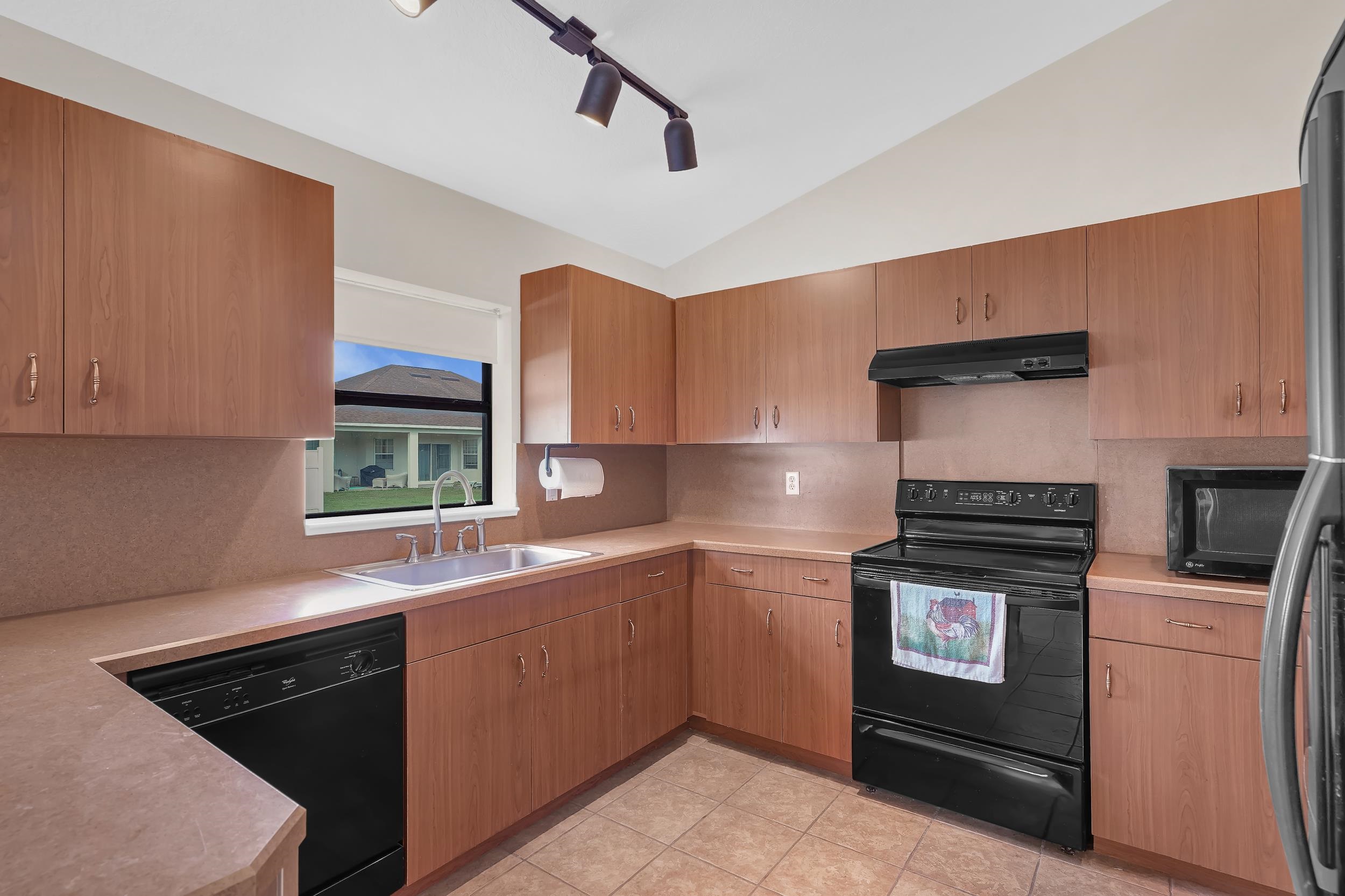 Image 13 of 37 For 11 Lytton Ln